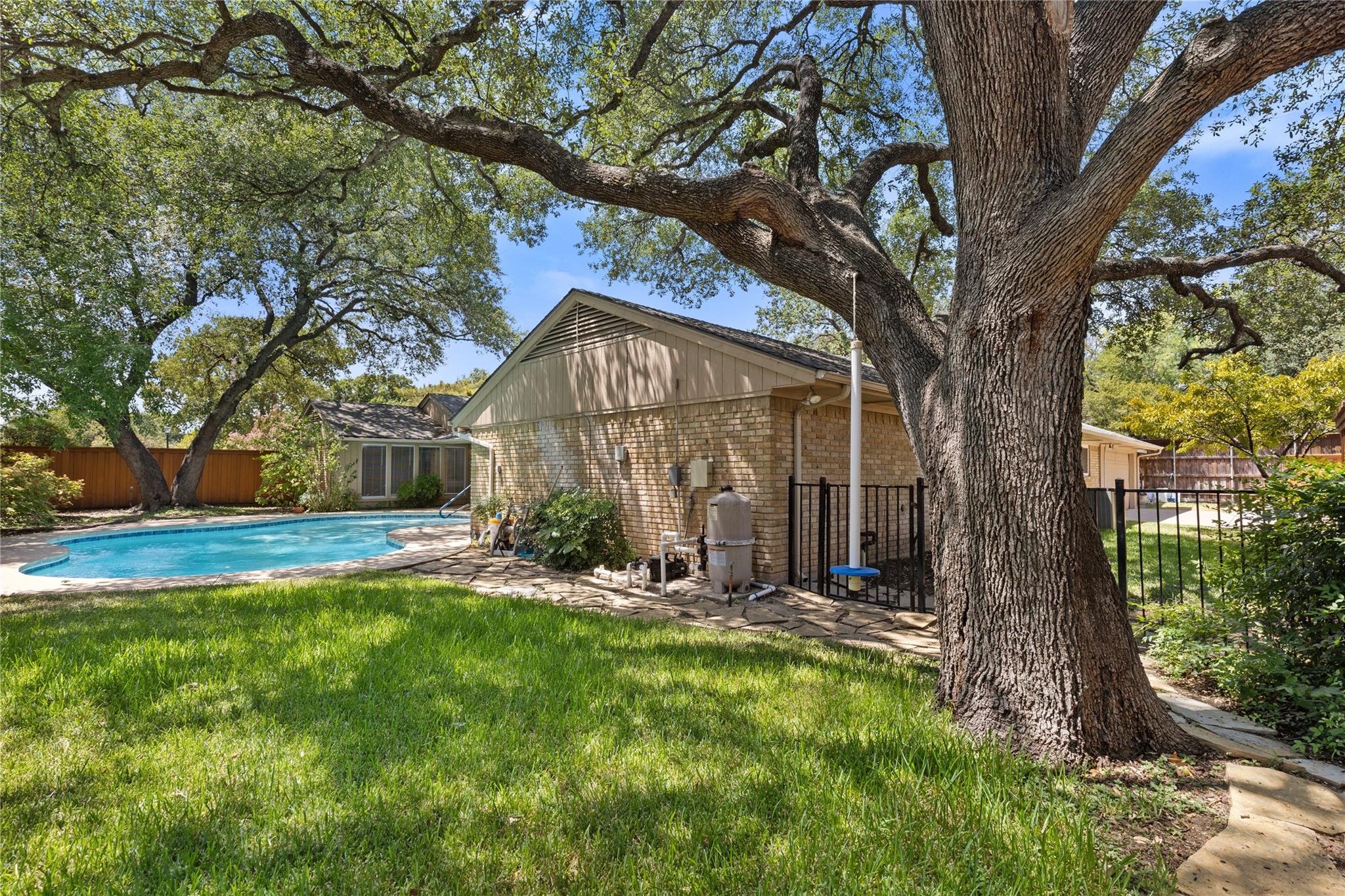 main property photo 37