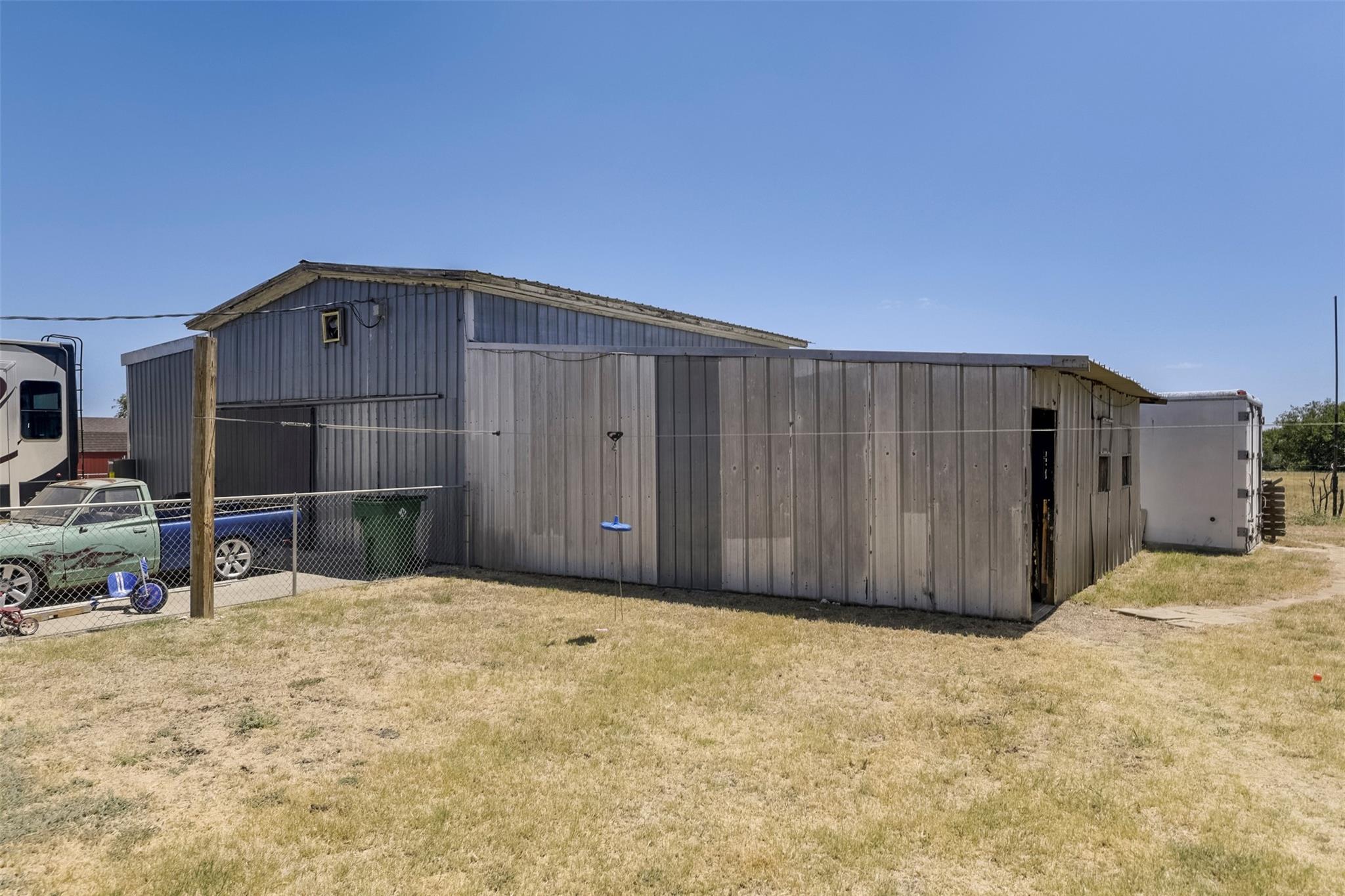 main property photo 10
