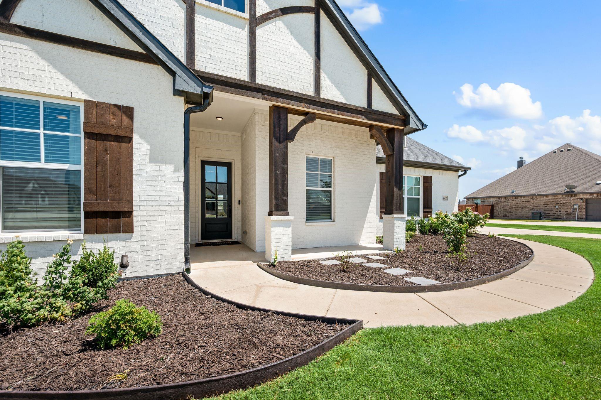 main property photo 6