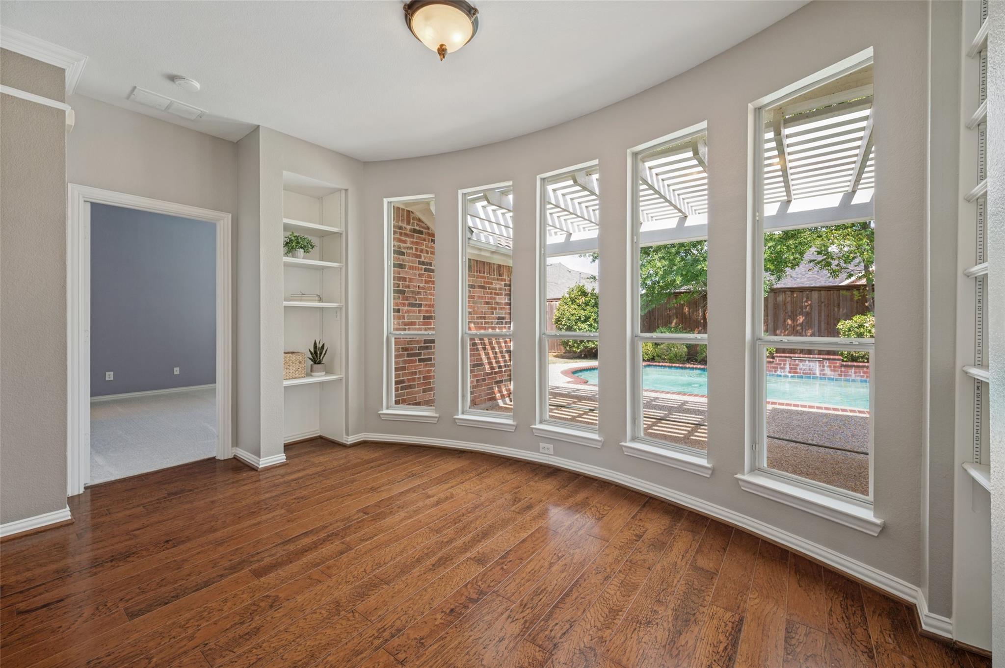 main property photo 13