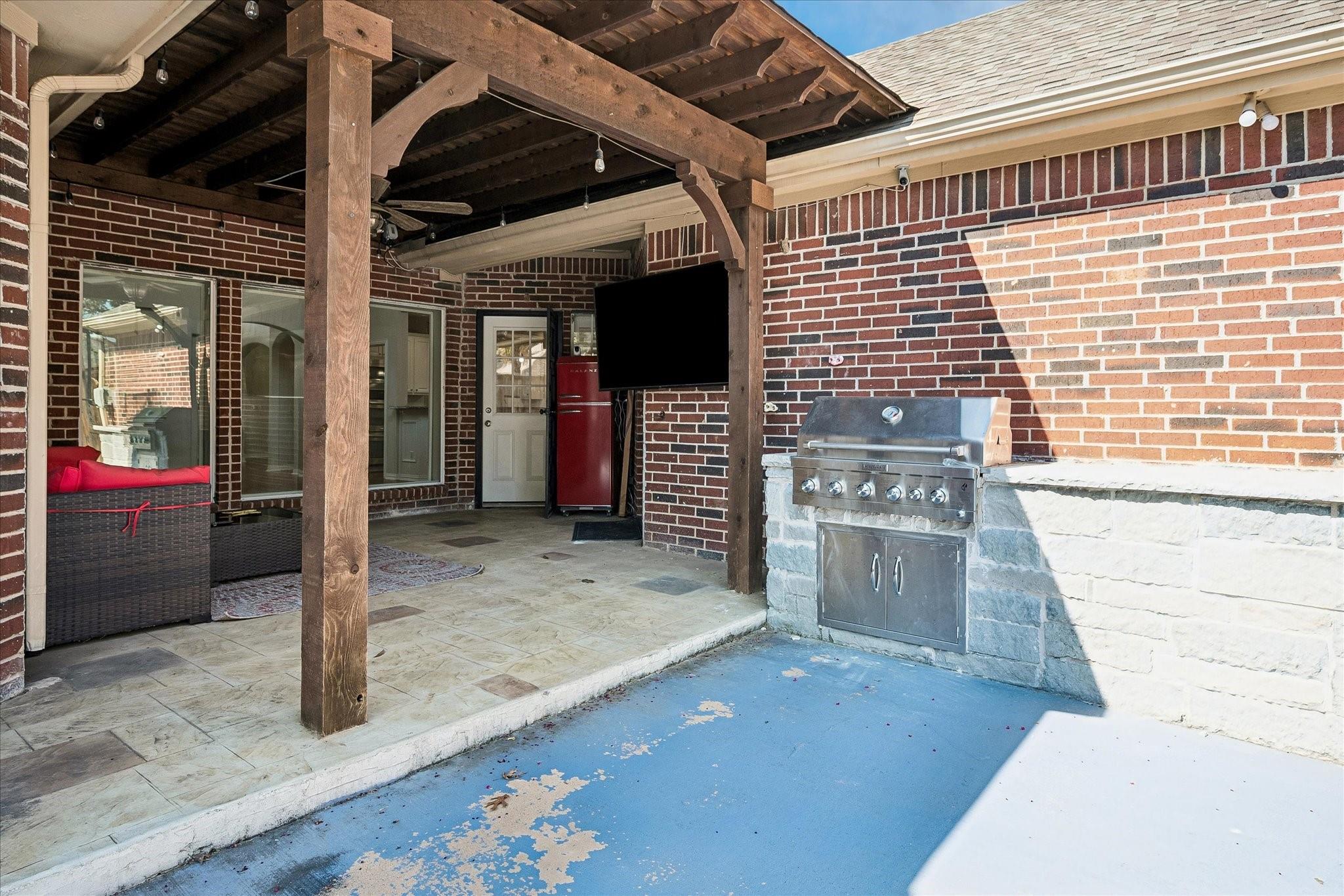 main property photo 36