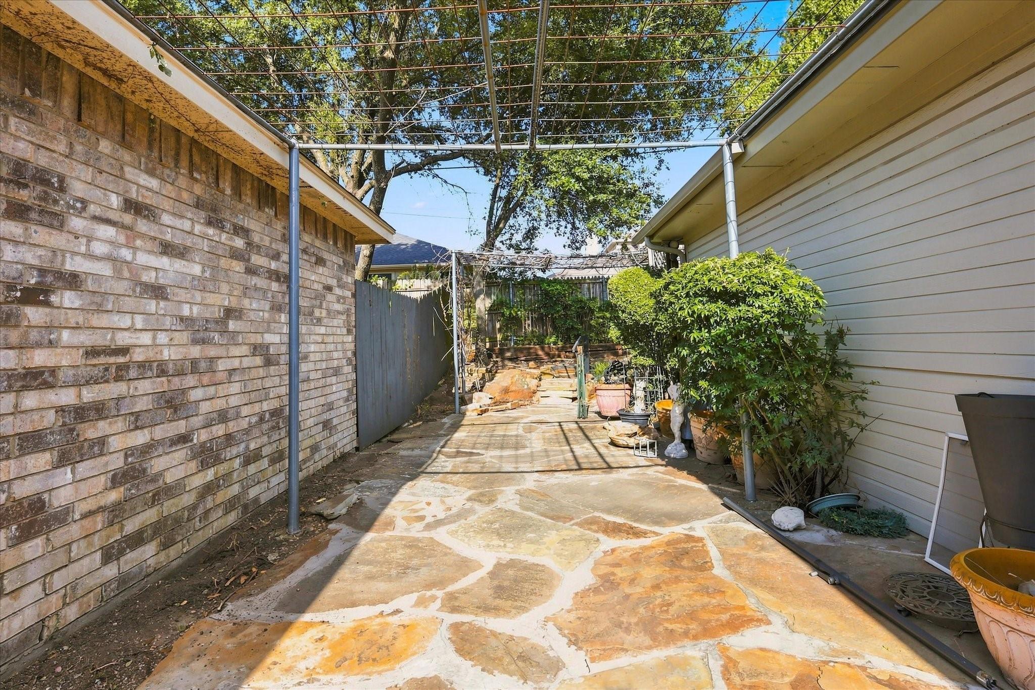 main property photo 24