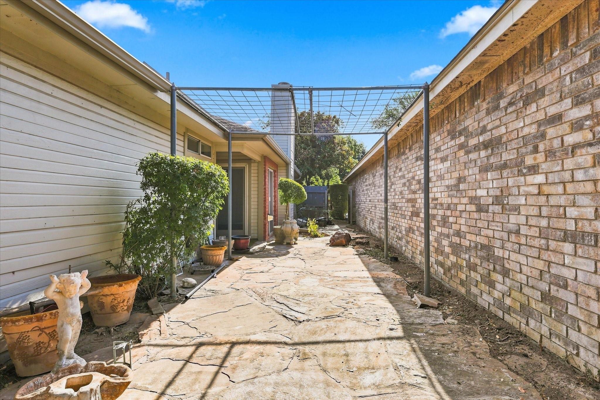 main property photo 25