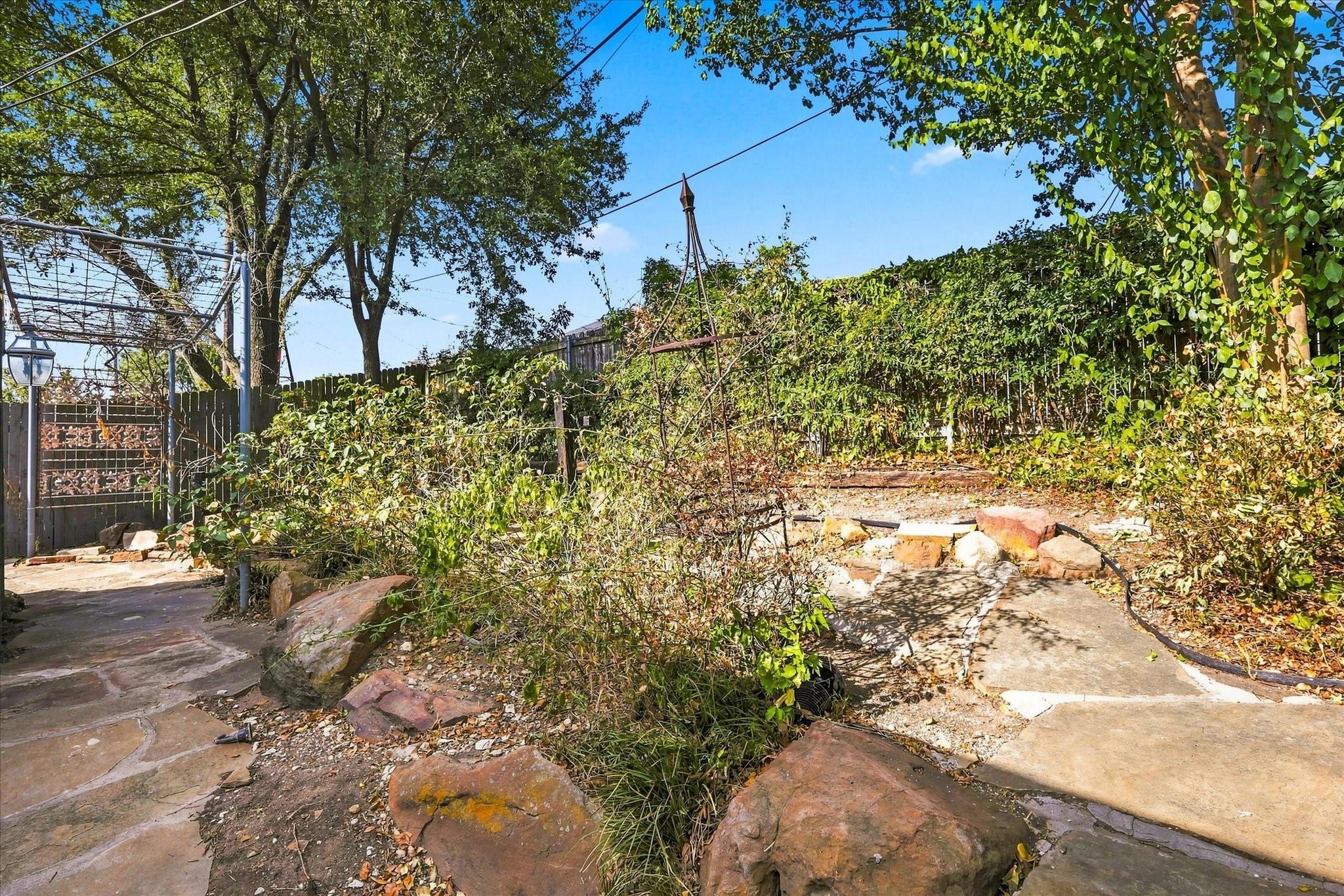 main property photo 28