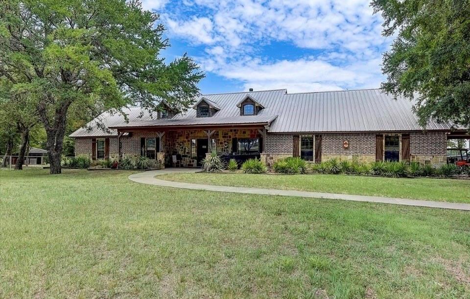 main property photo 8