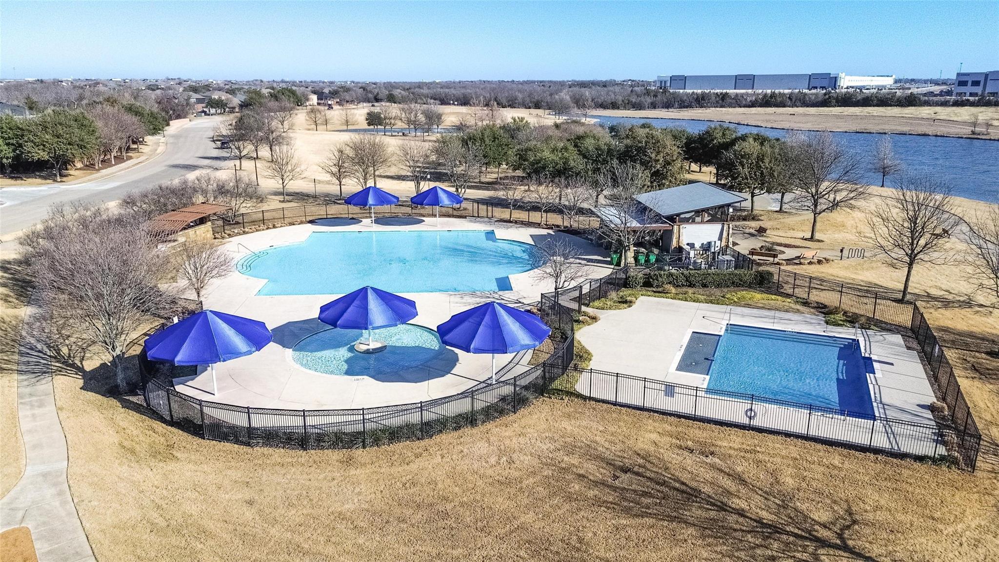 main property photo 32