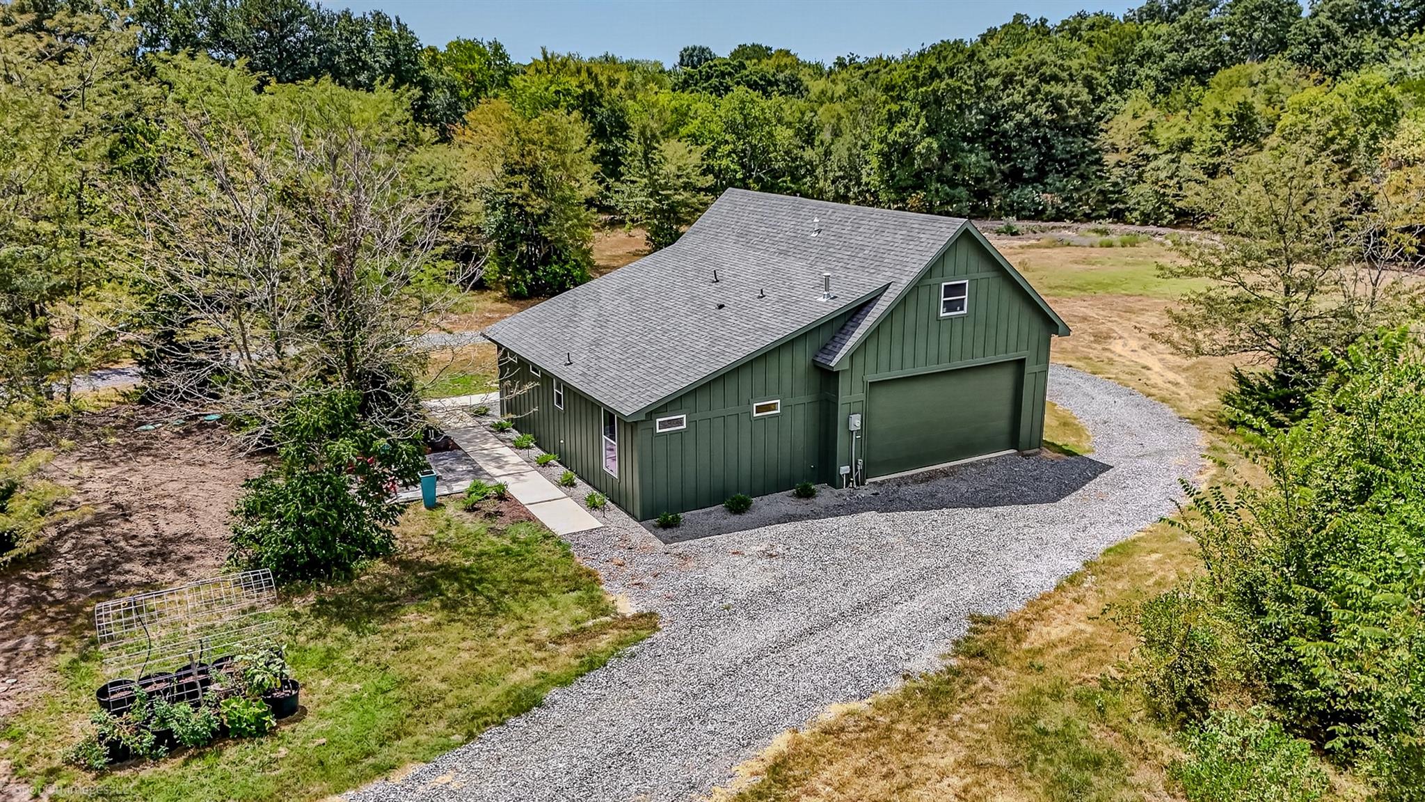 main property photo 28