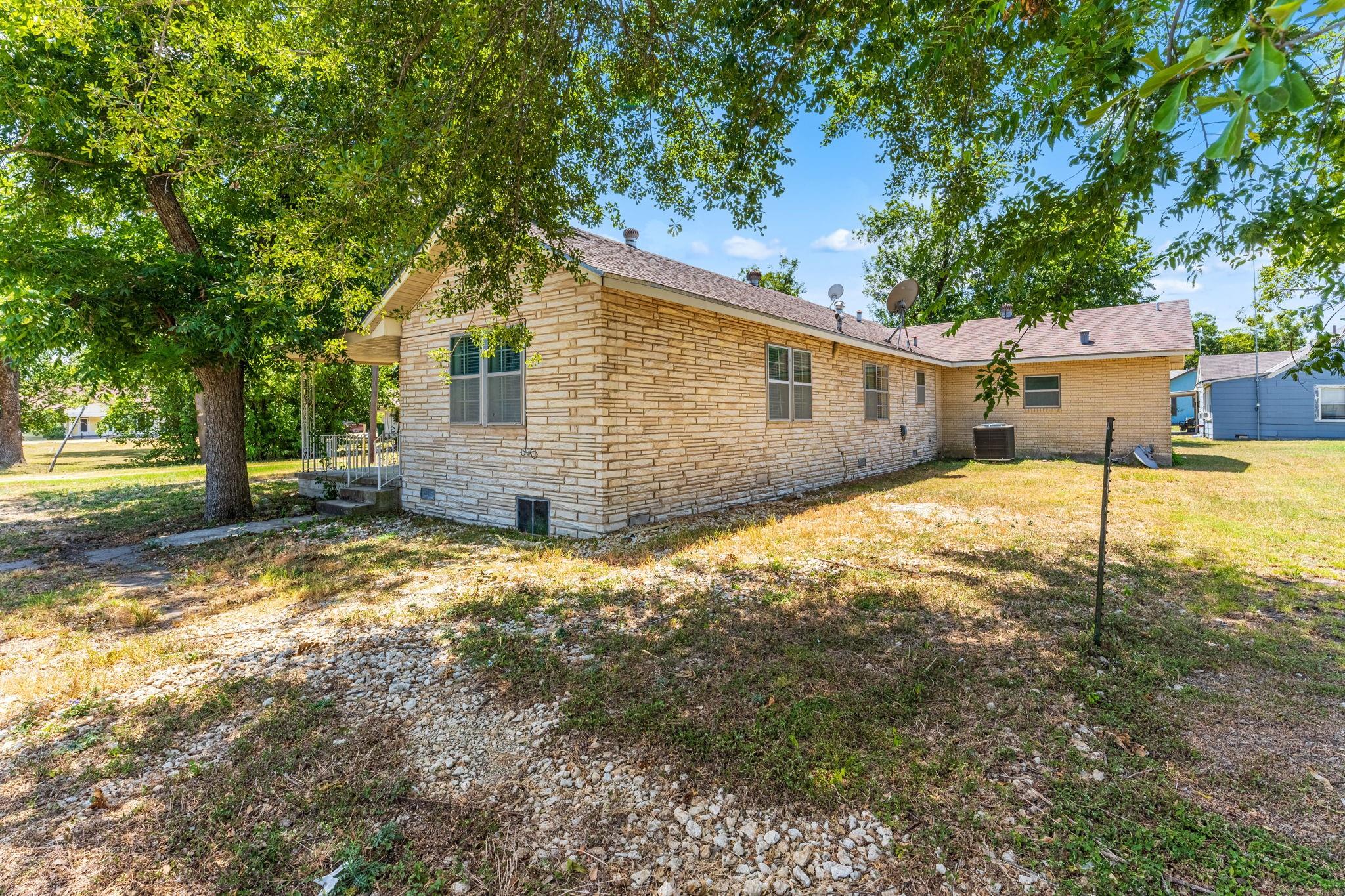 main property photo 28