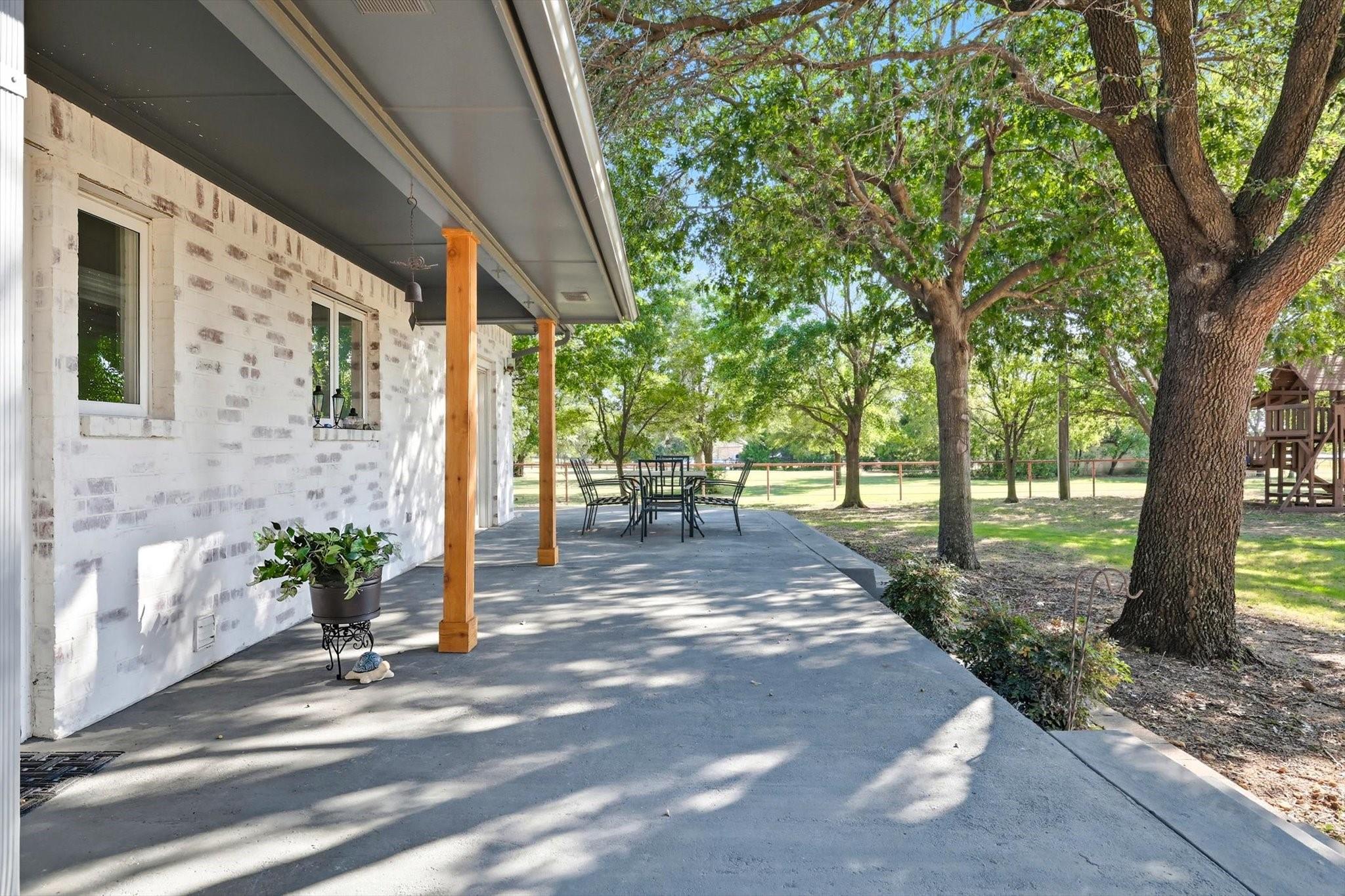 main property photo 28
