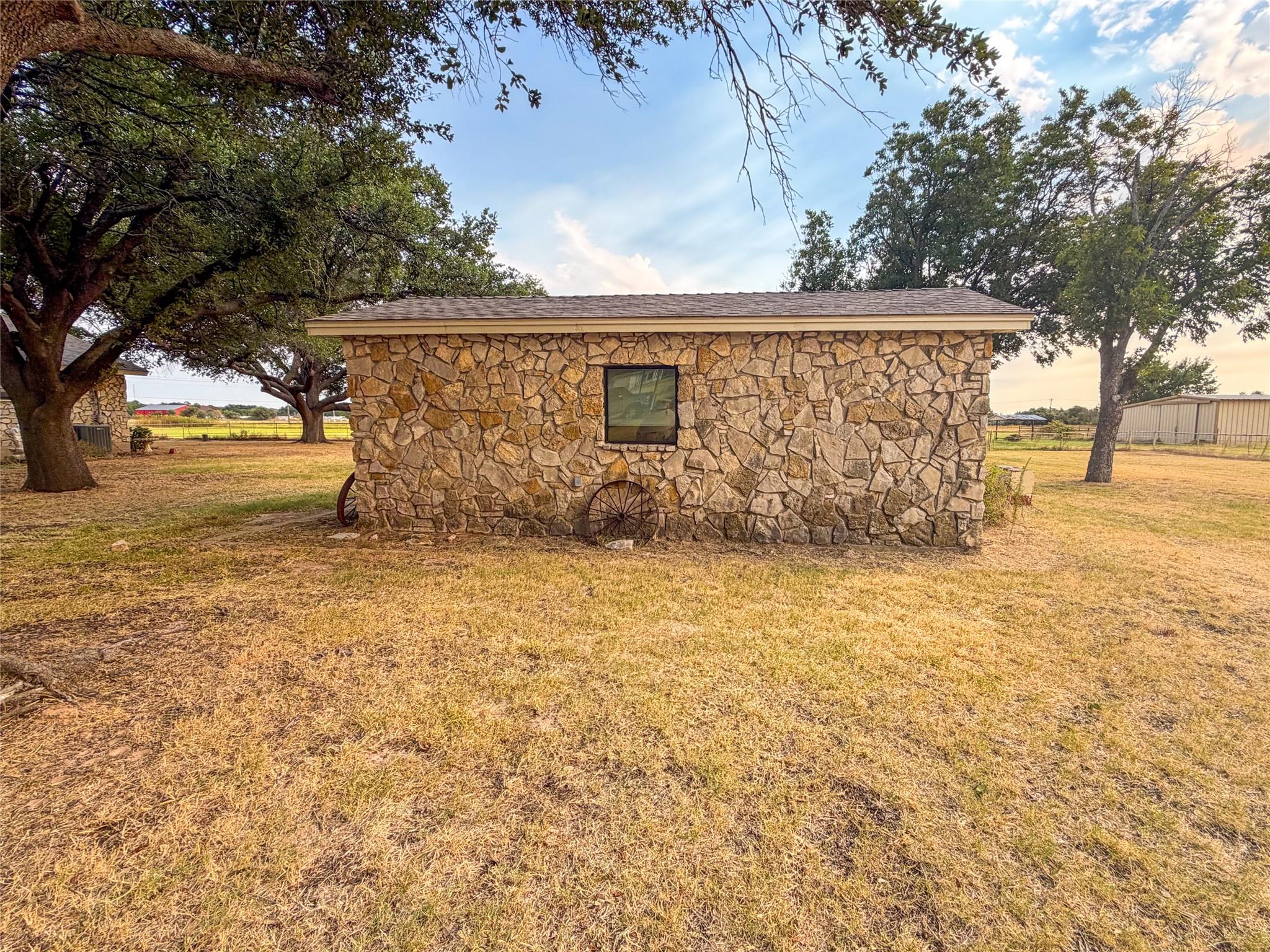 main property photo 28