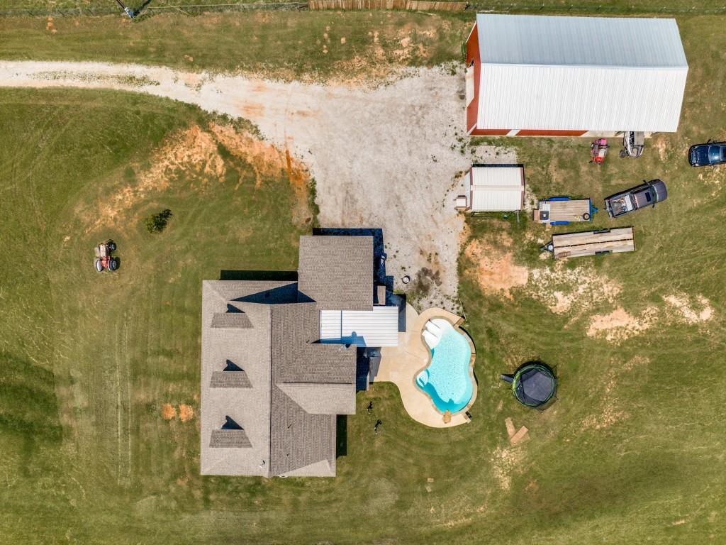 main property photo 37