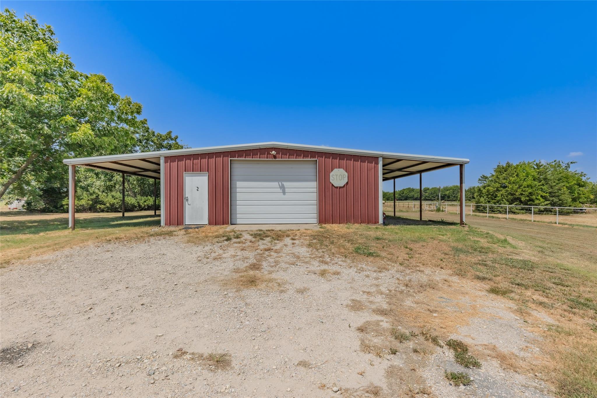 main property photo 19