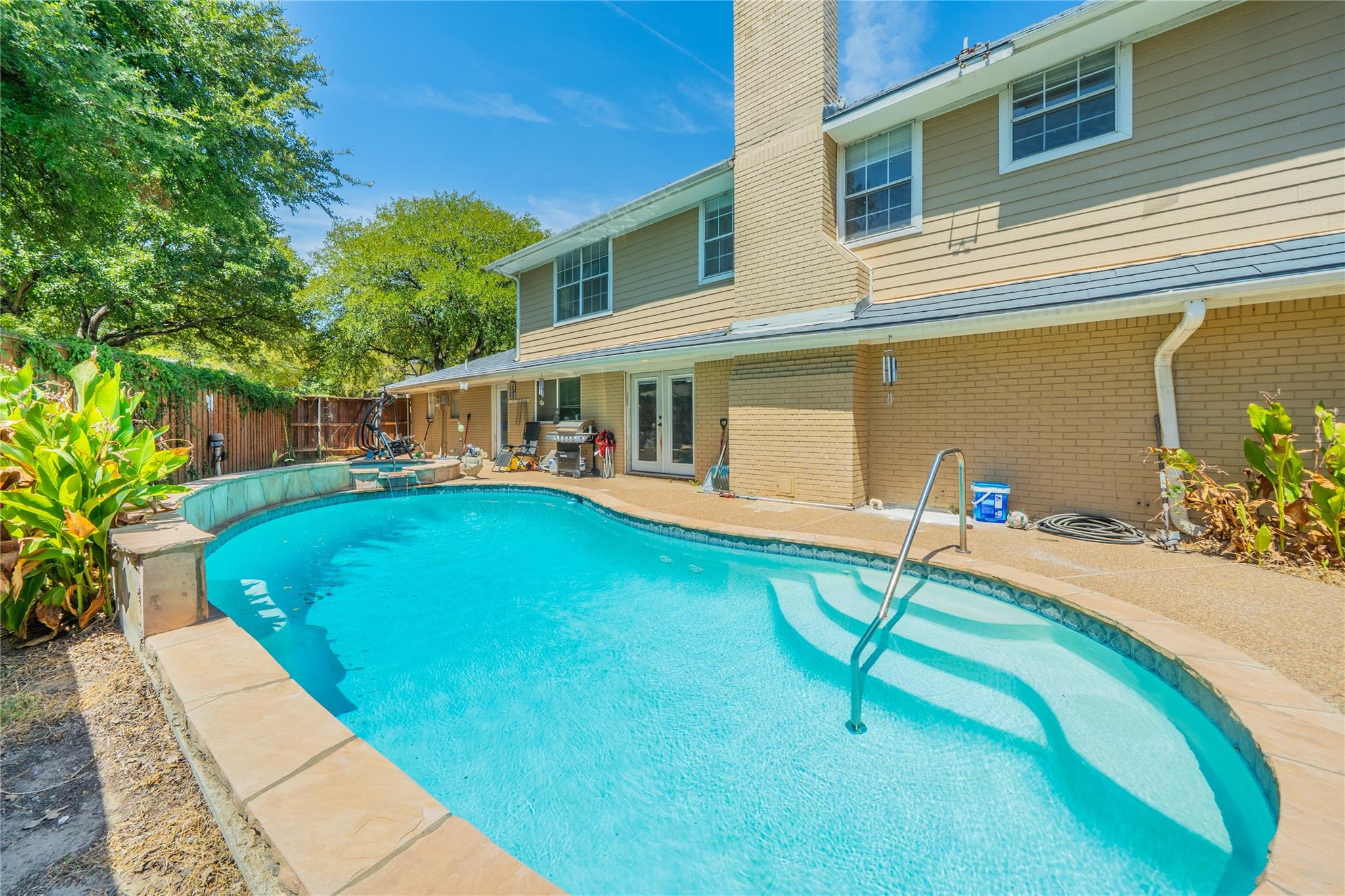main property photo 30