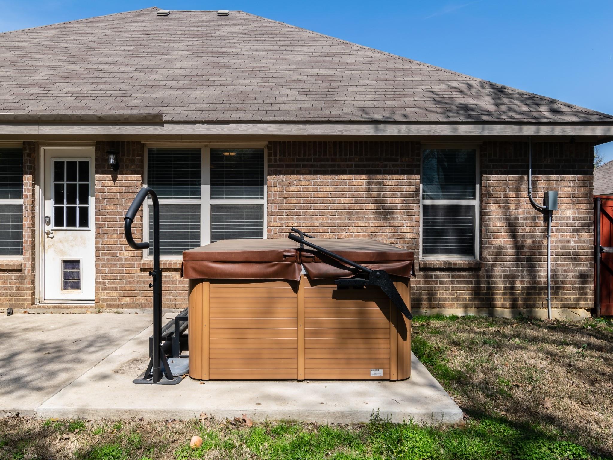 main property photo 32