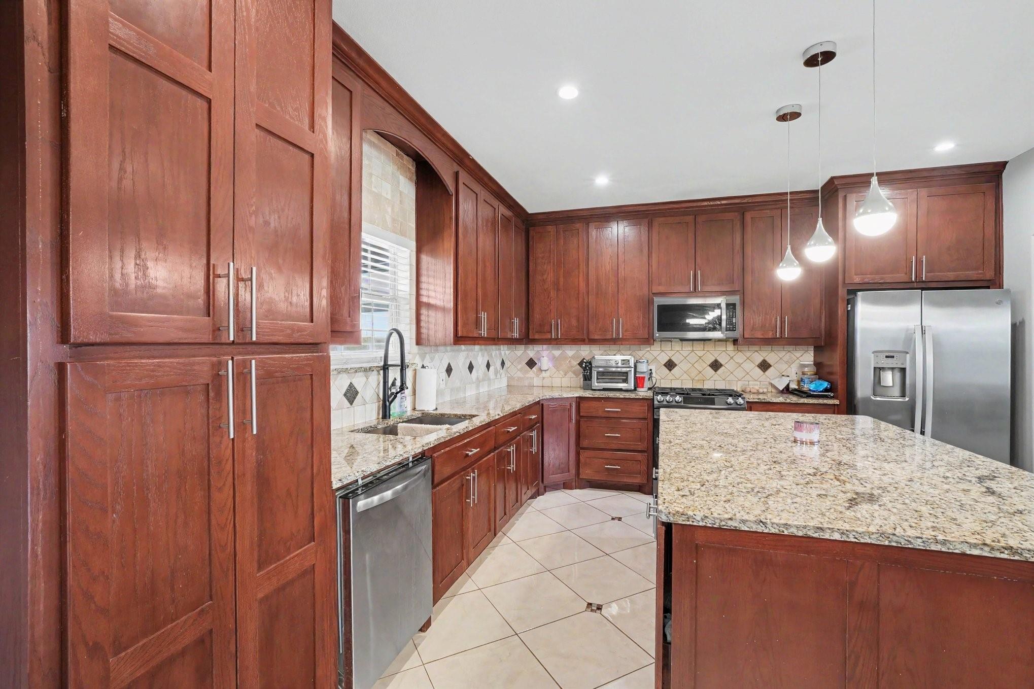 main property photo 13