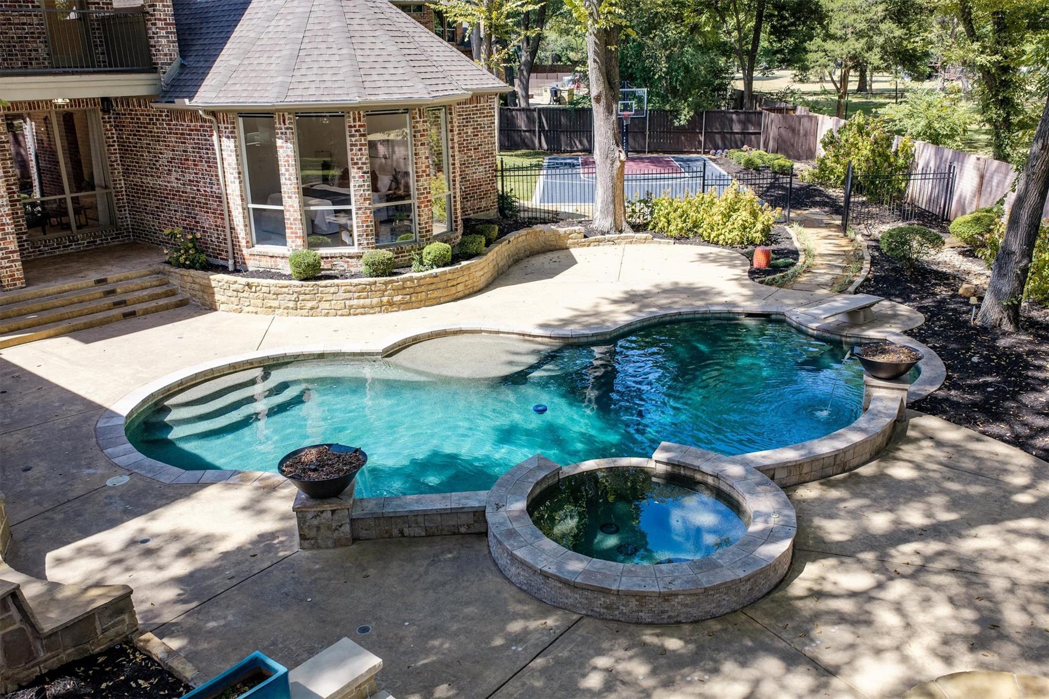 main property photo 32