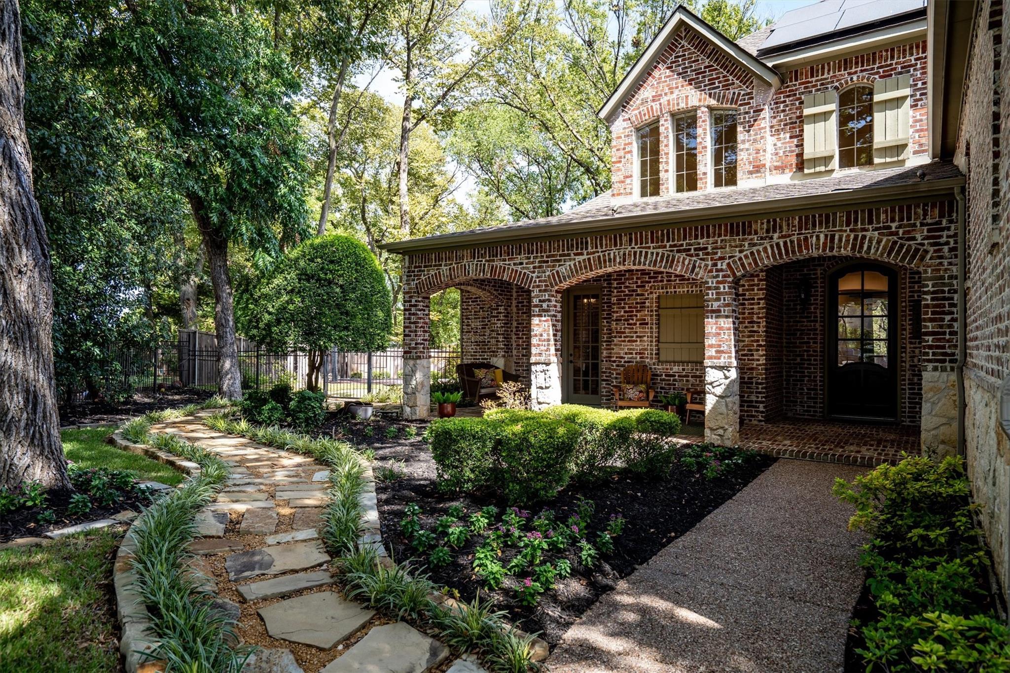 main property photo 4