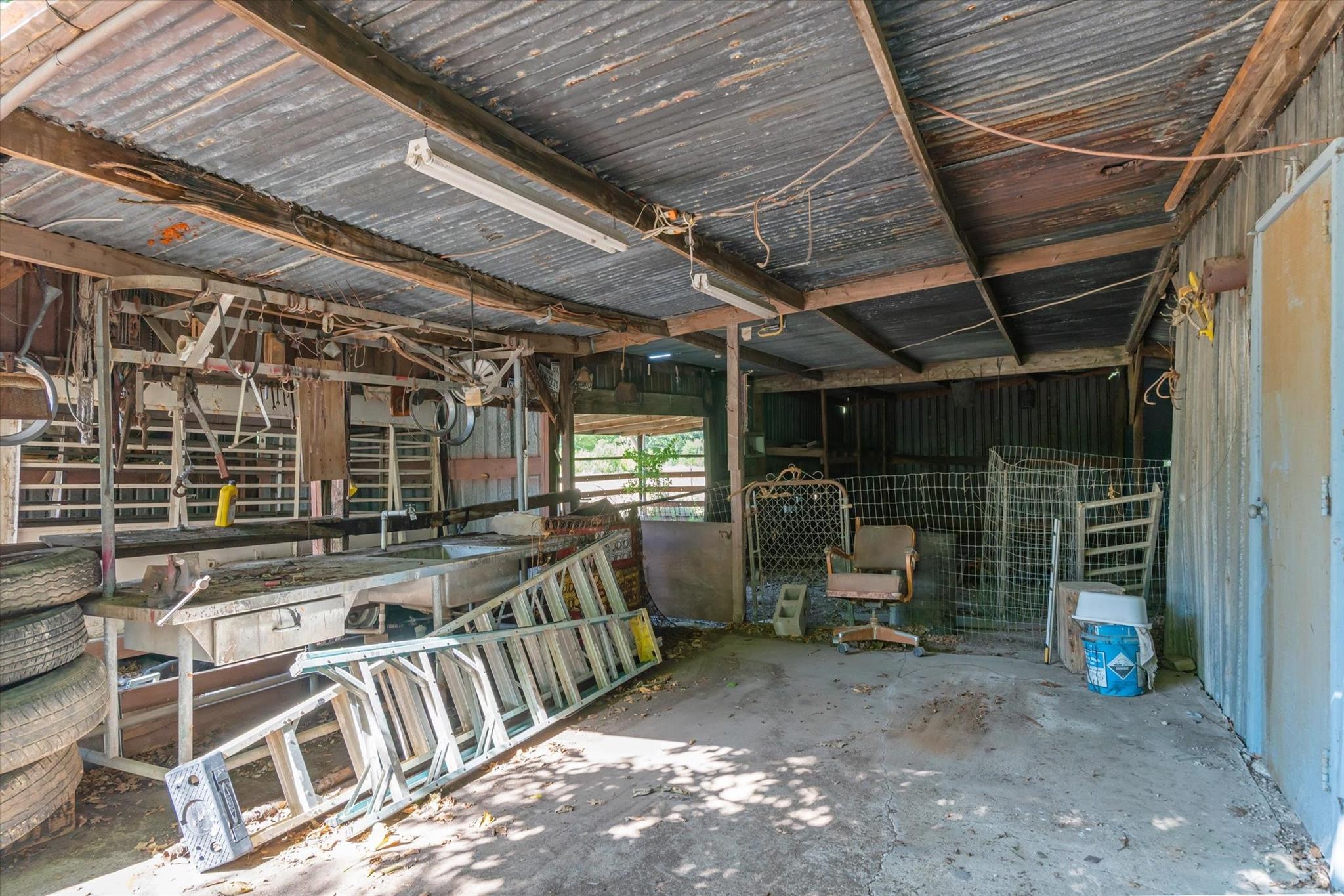 main property photo 33