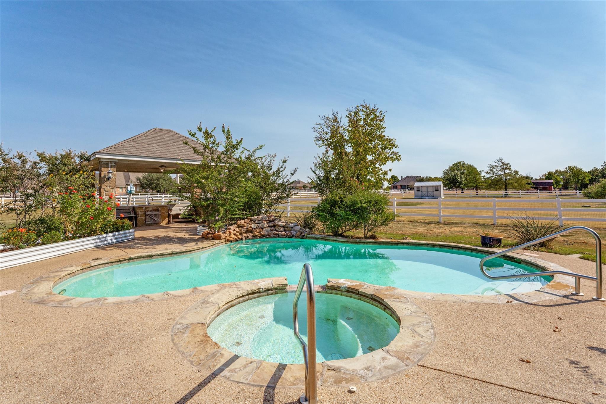 main property photo 33
