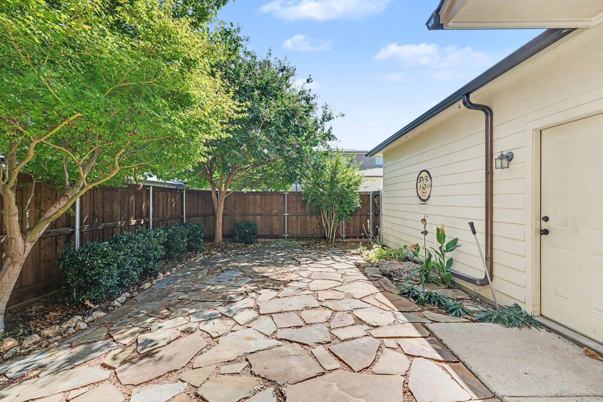 main property photo 28