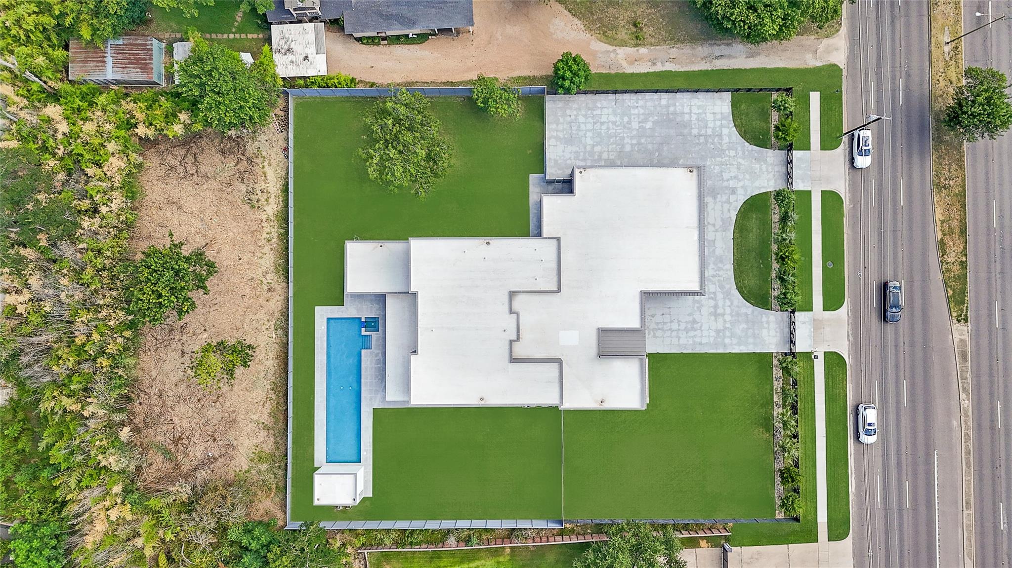 main property photo 37