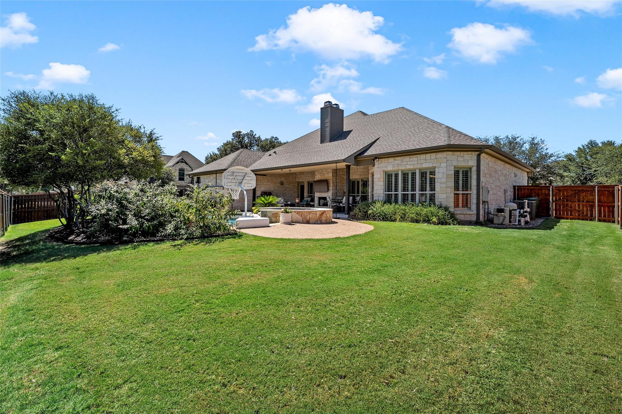 main property photo 27