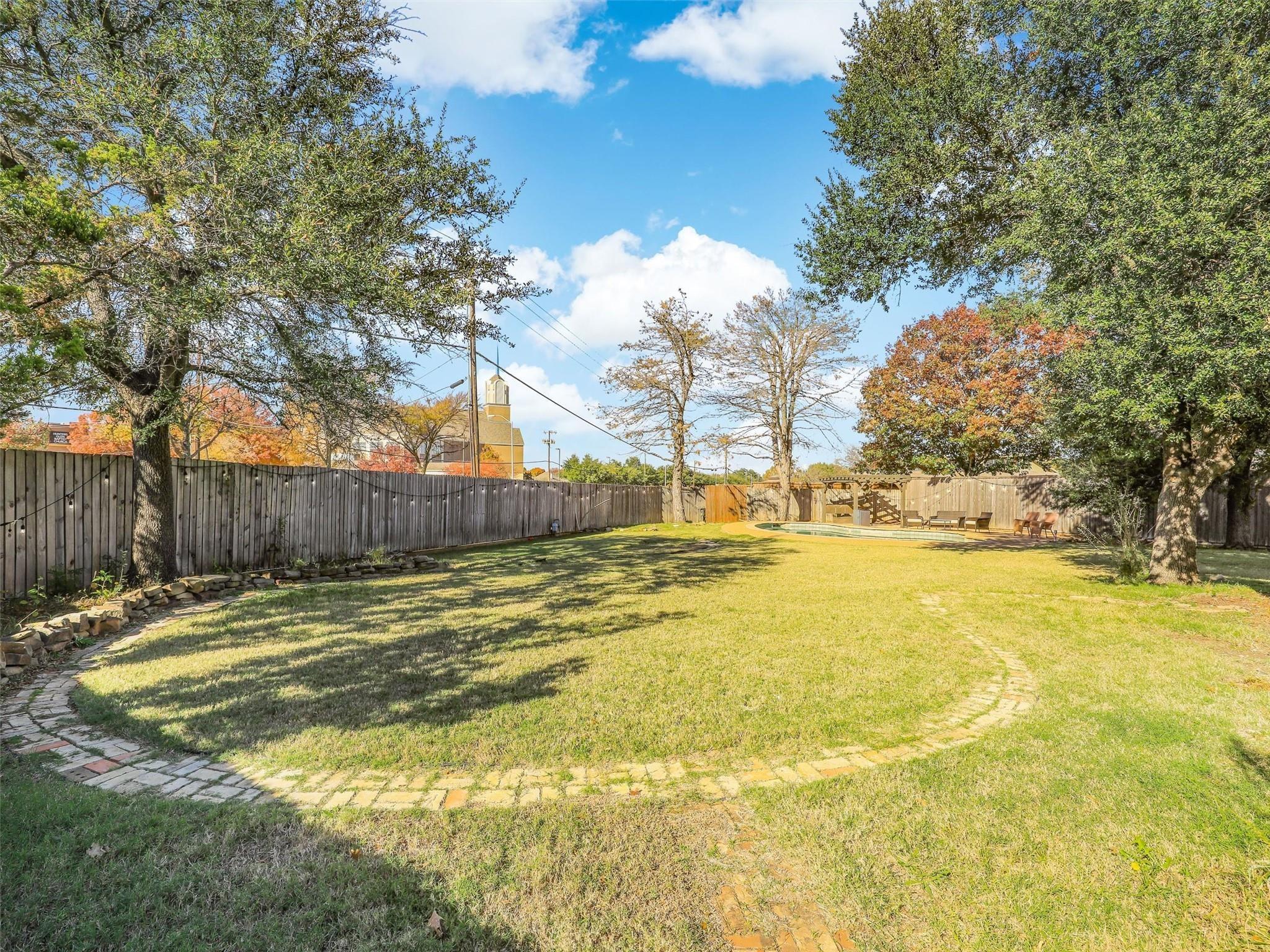 main property photo 11