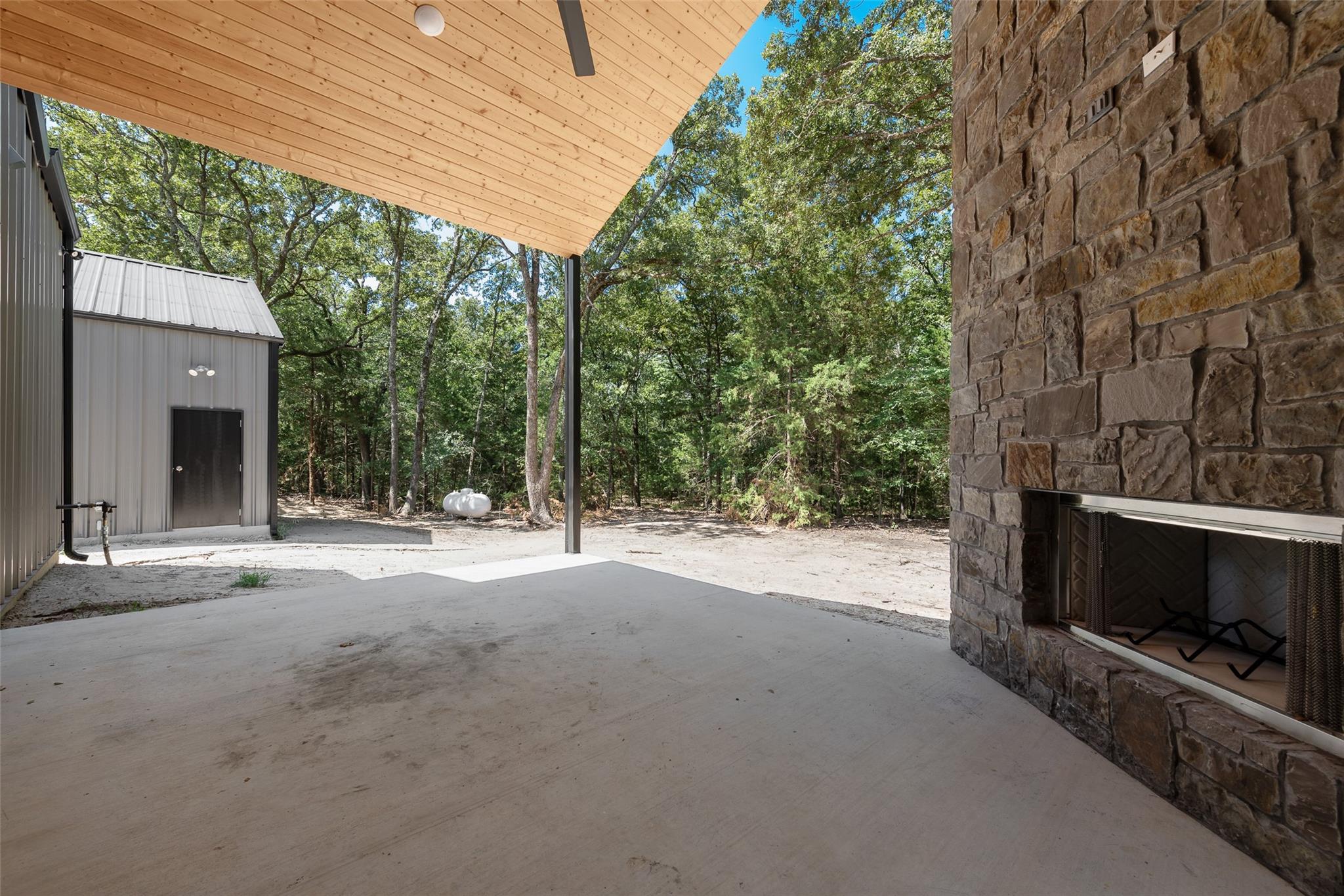 main property photo 33