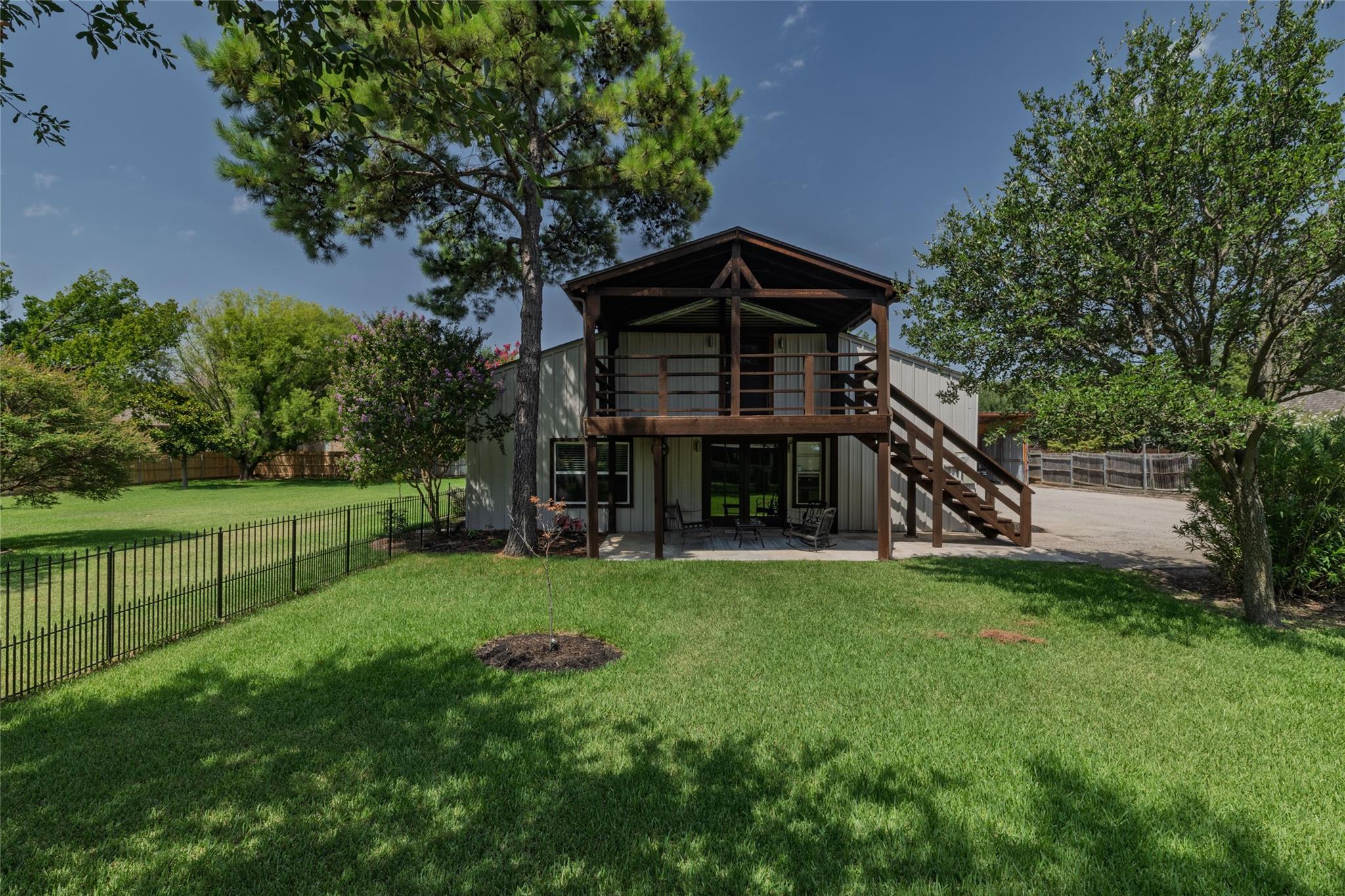 main property photo 30