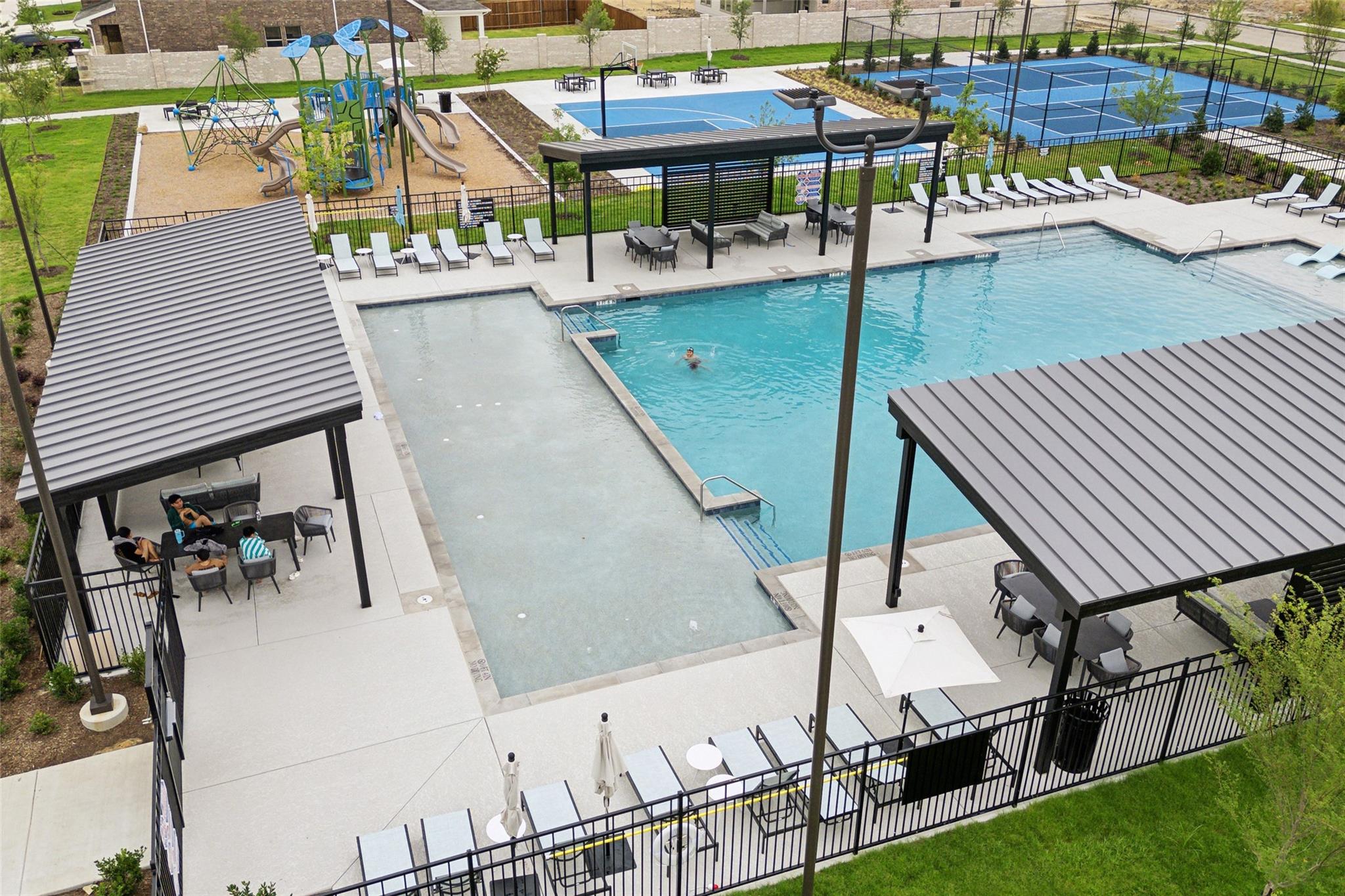 main property photo 16