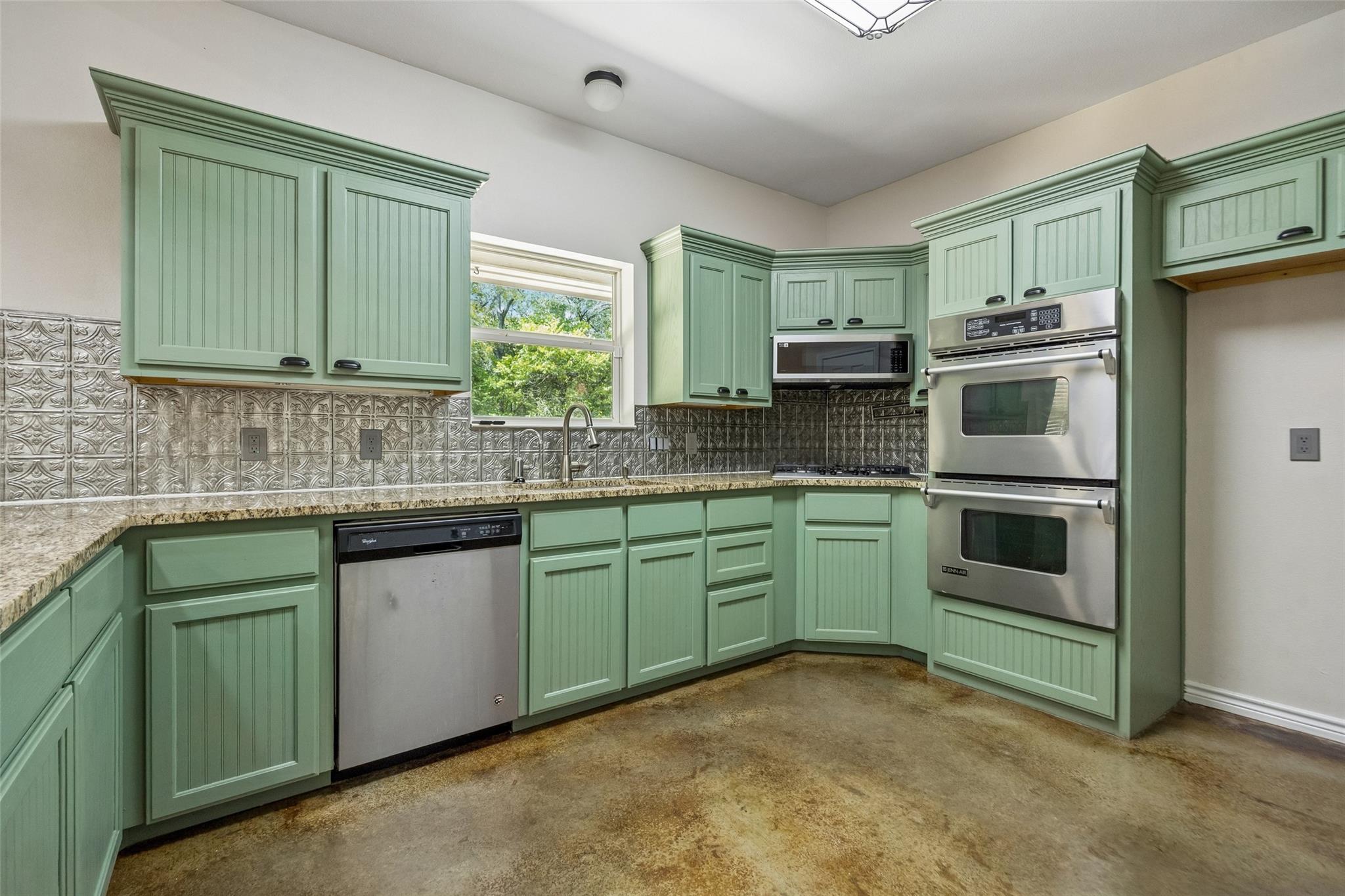 main property photo 9