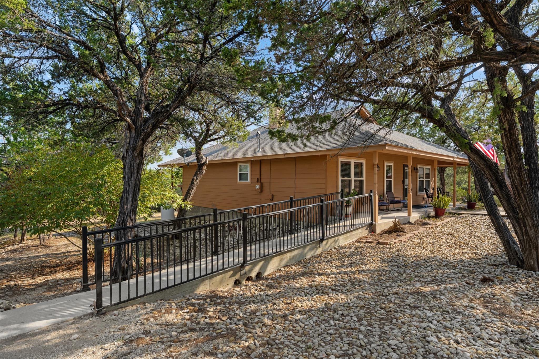 main property photo 3