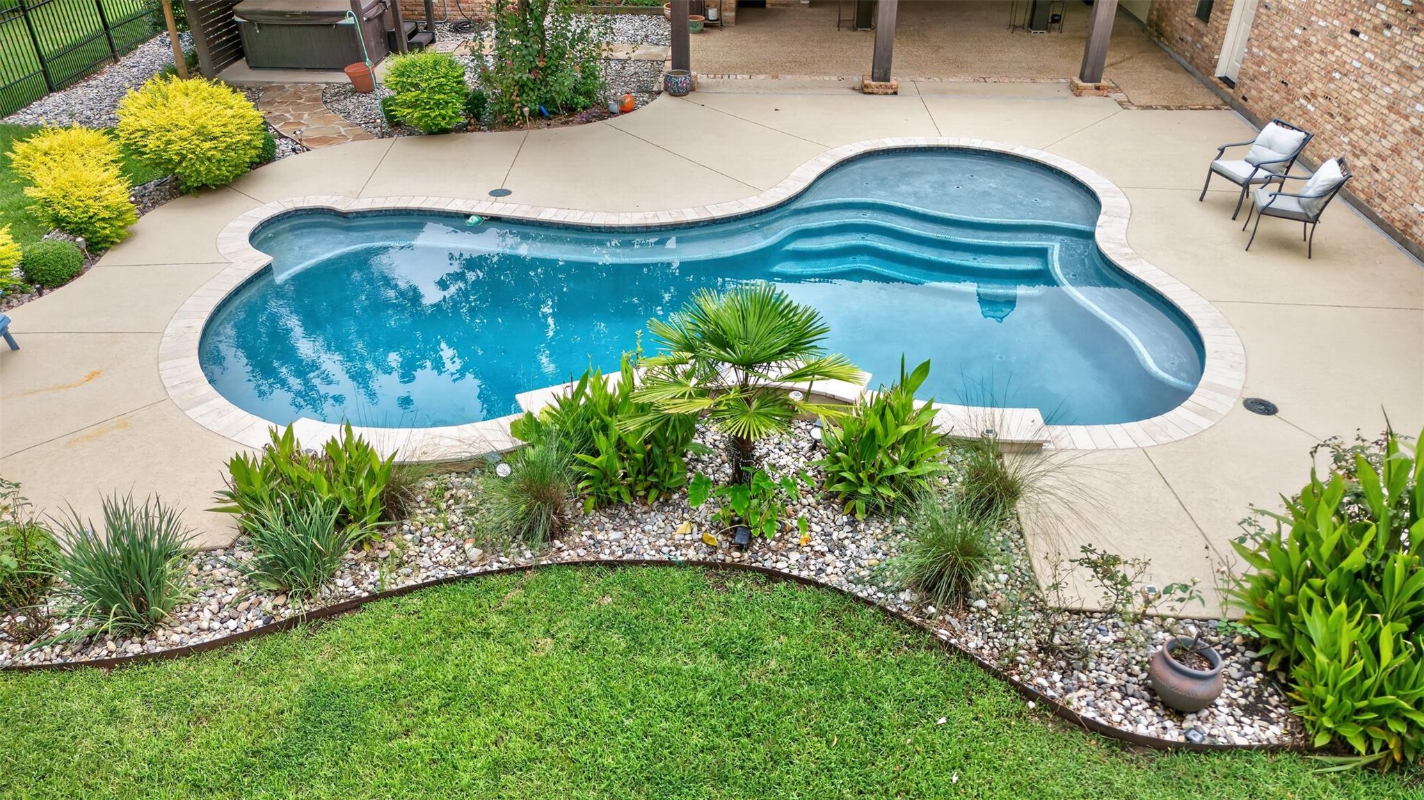main property photo 30