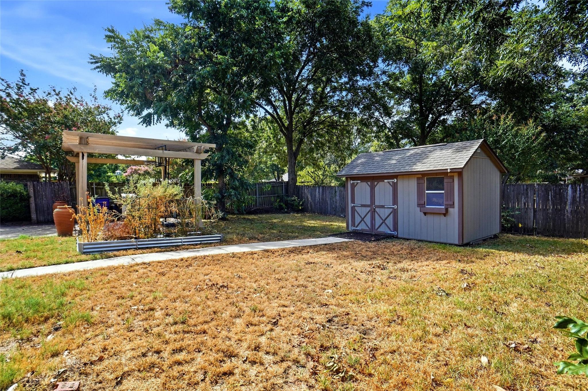 main property photo 24