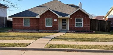 image of property with 4 Bed | 2 Bath | 2,338 Sqft