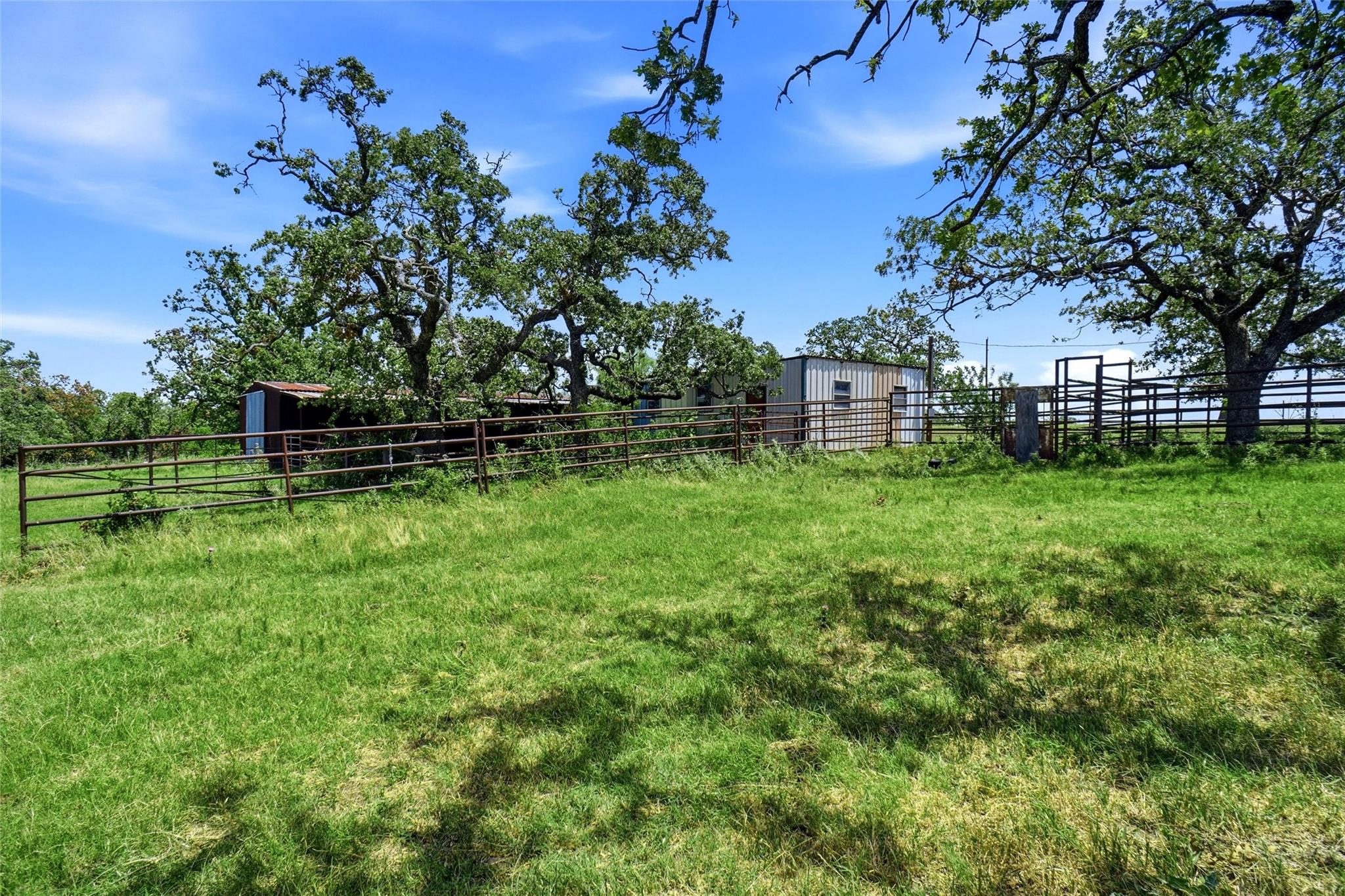 main property photo 10