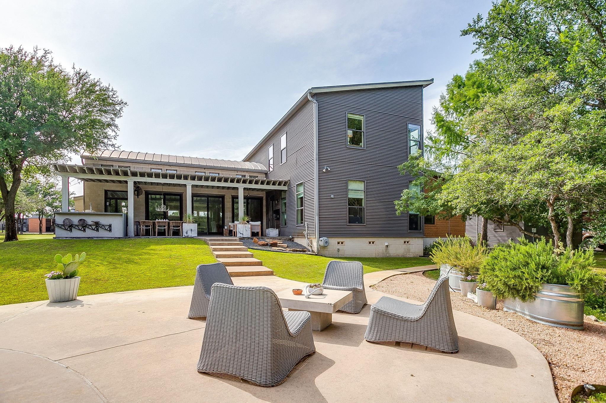 main property photo 28