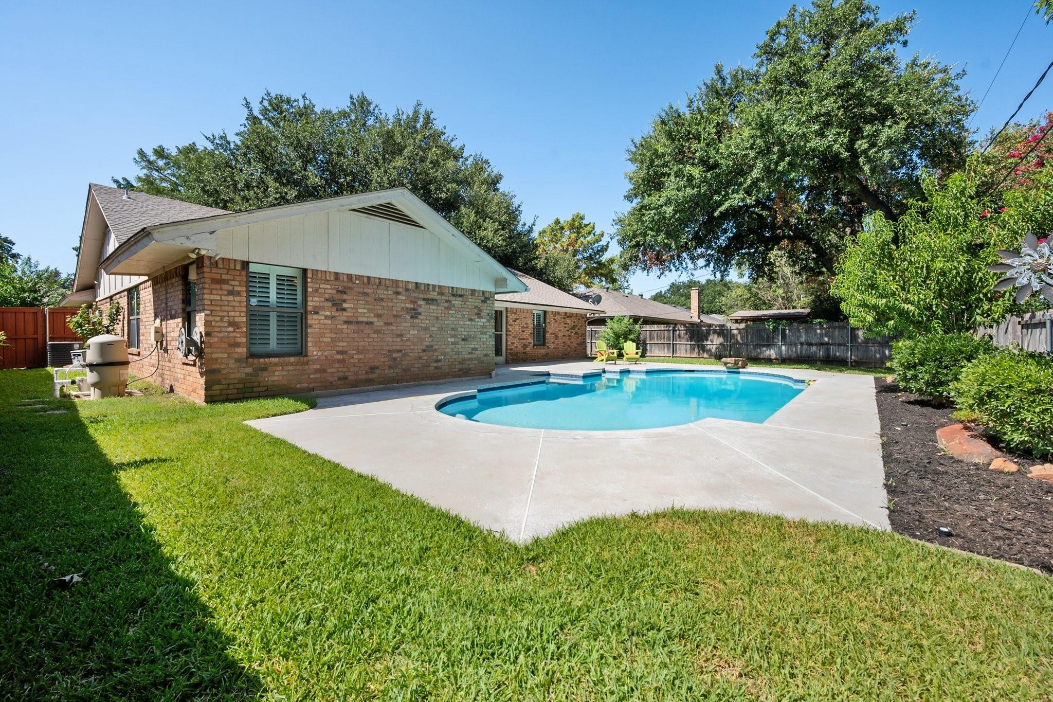 main property photo 23