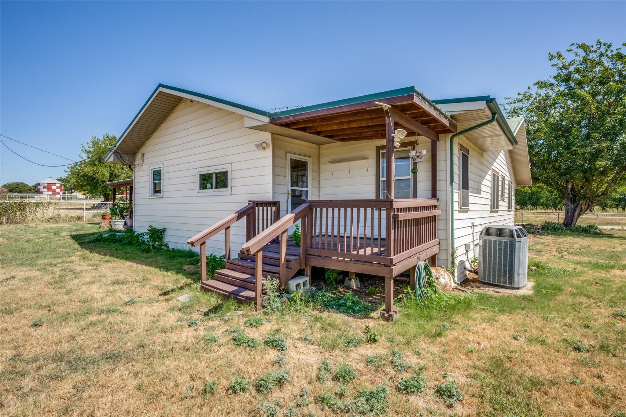 main property photo 30