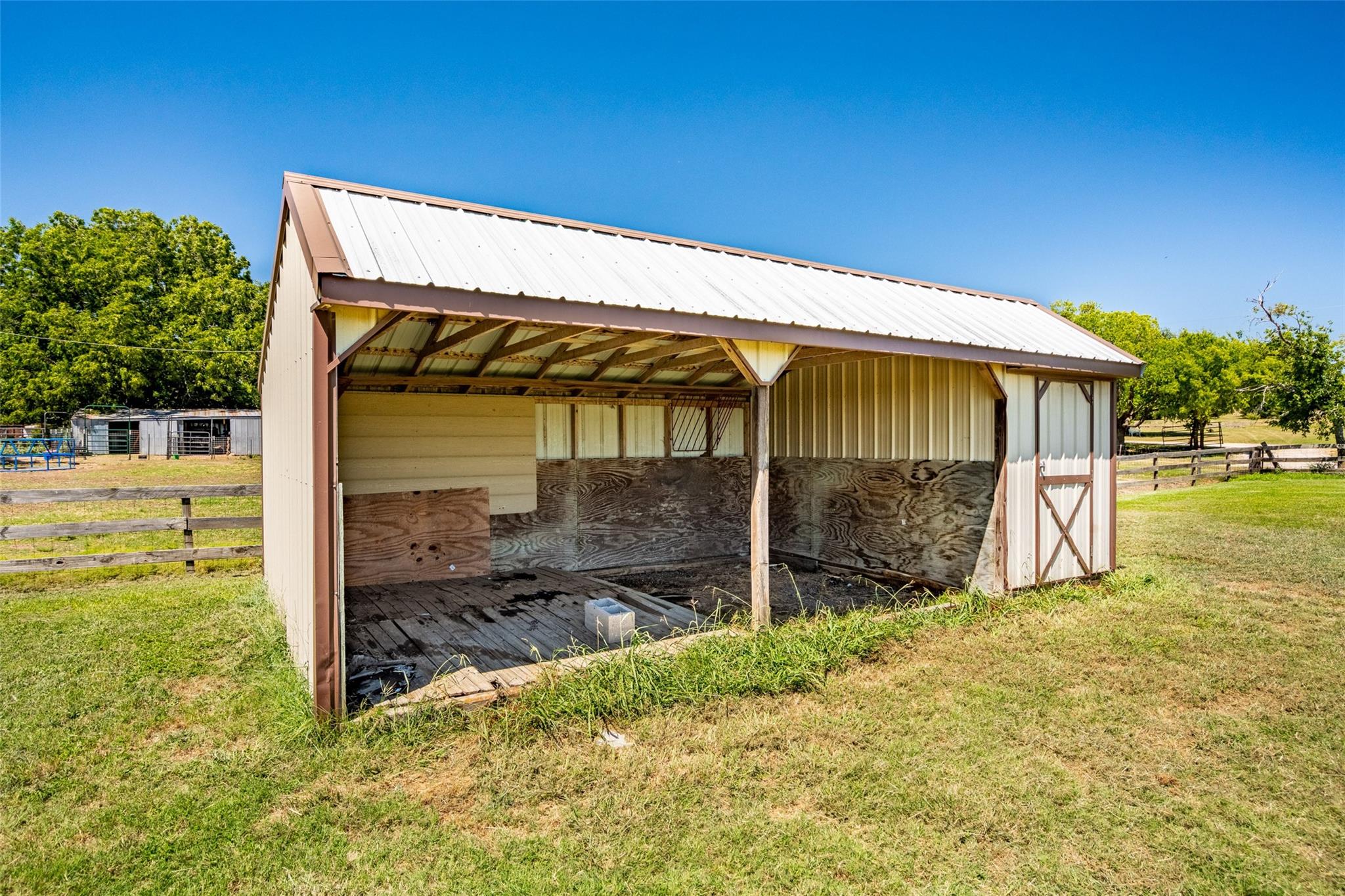 main property photo 12