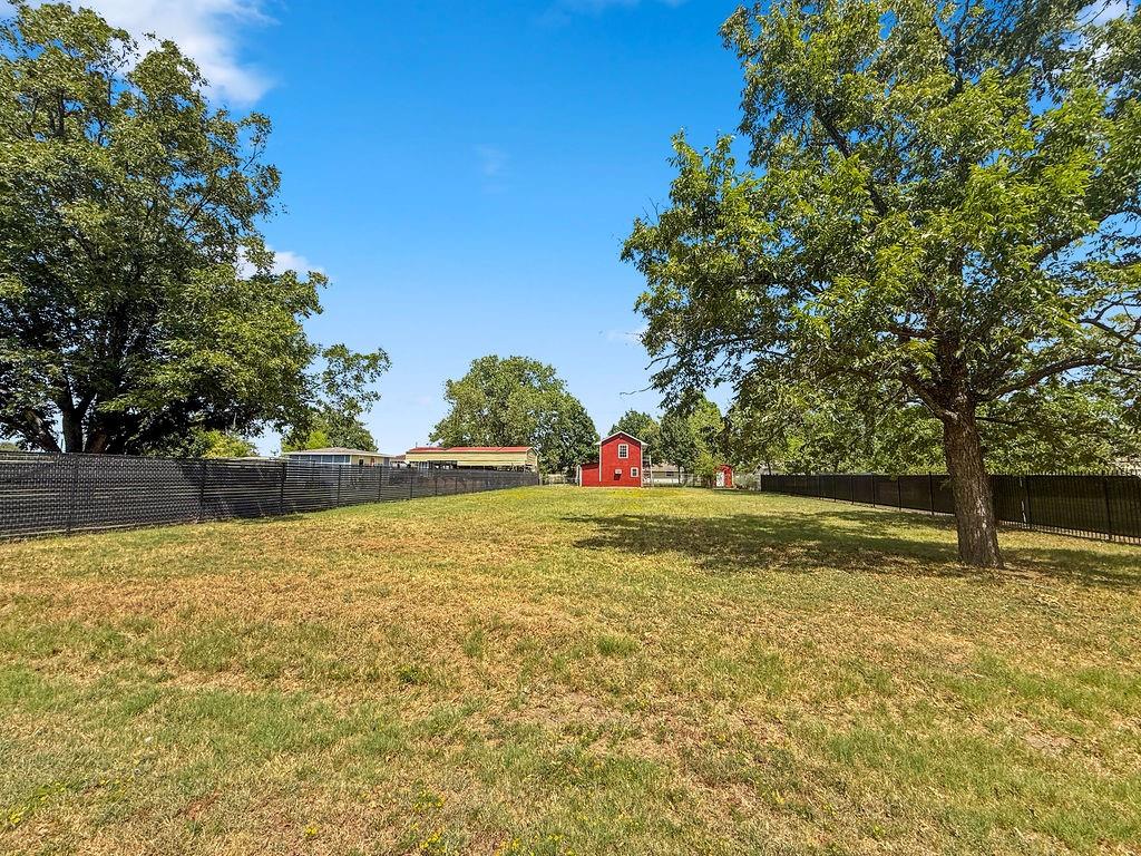 main property photo 31