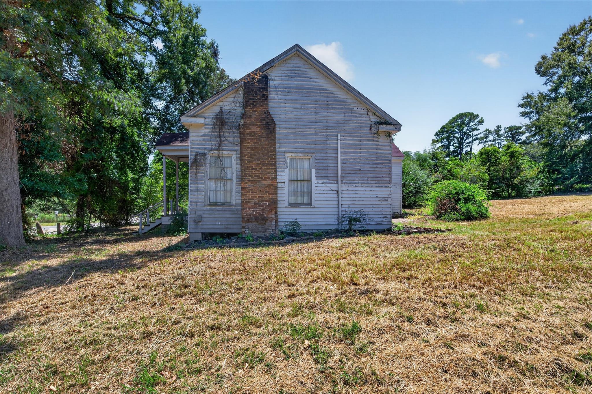 main property photo 11