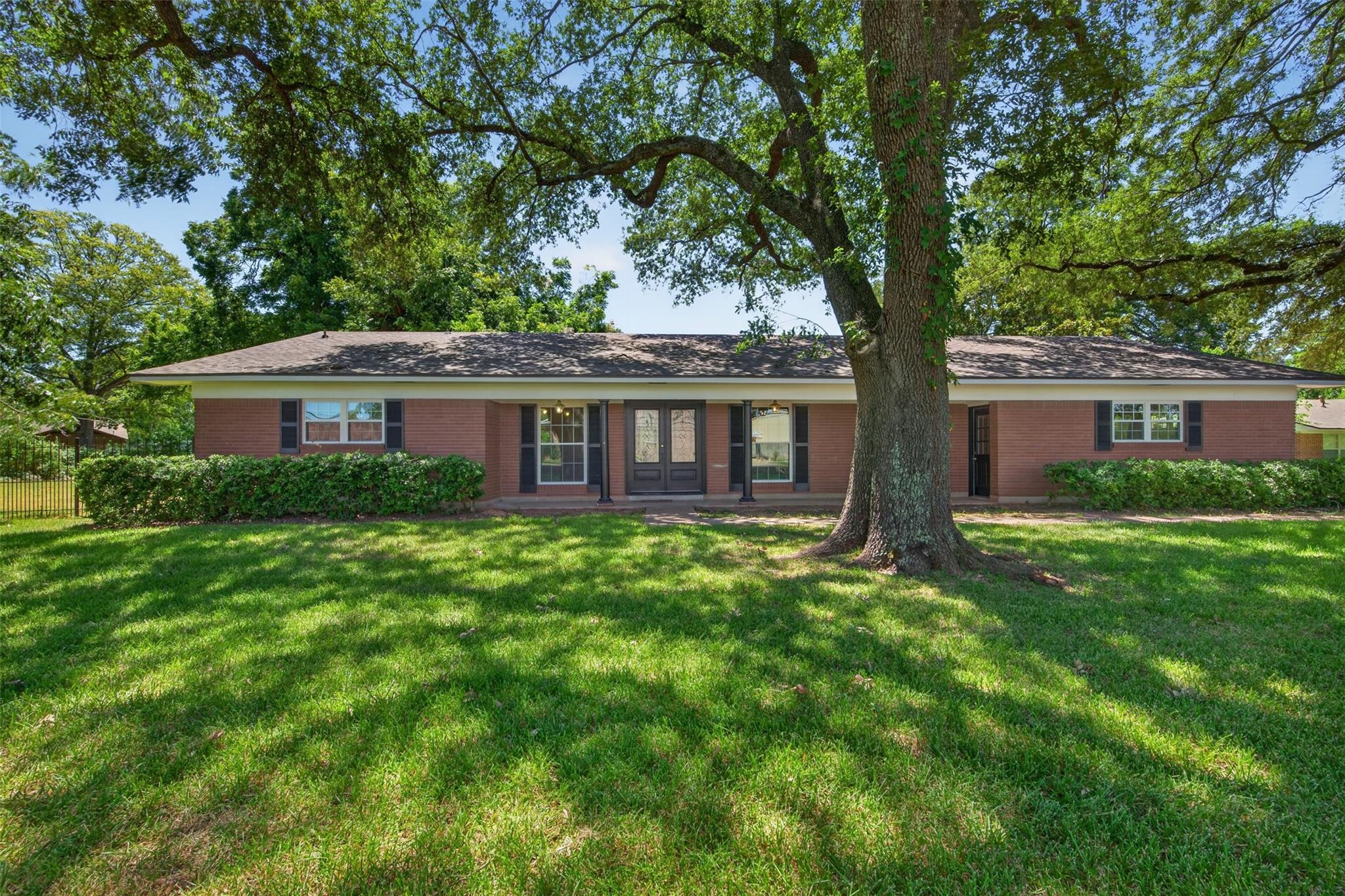 main property photo 0