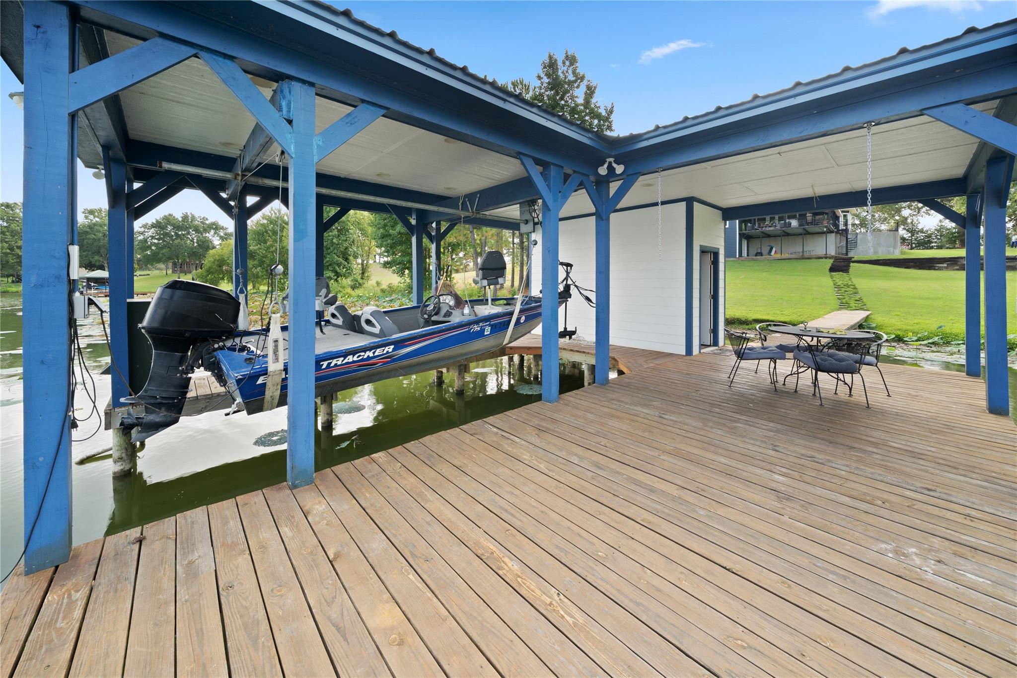 main property photo 32