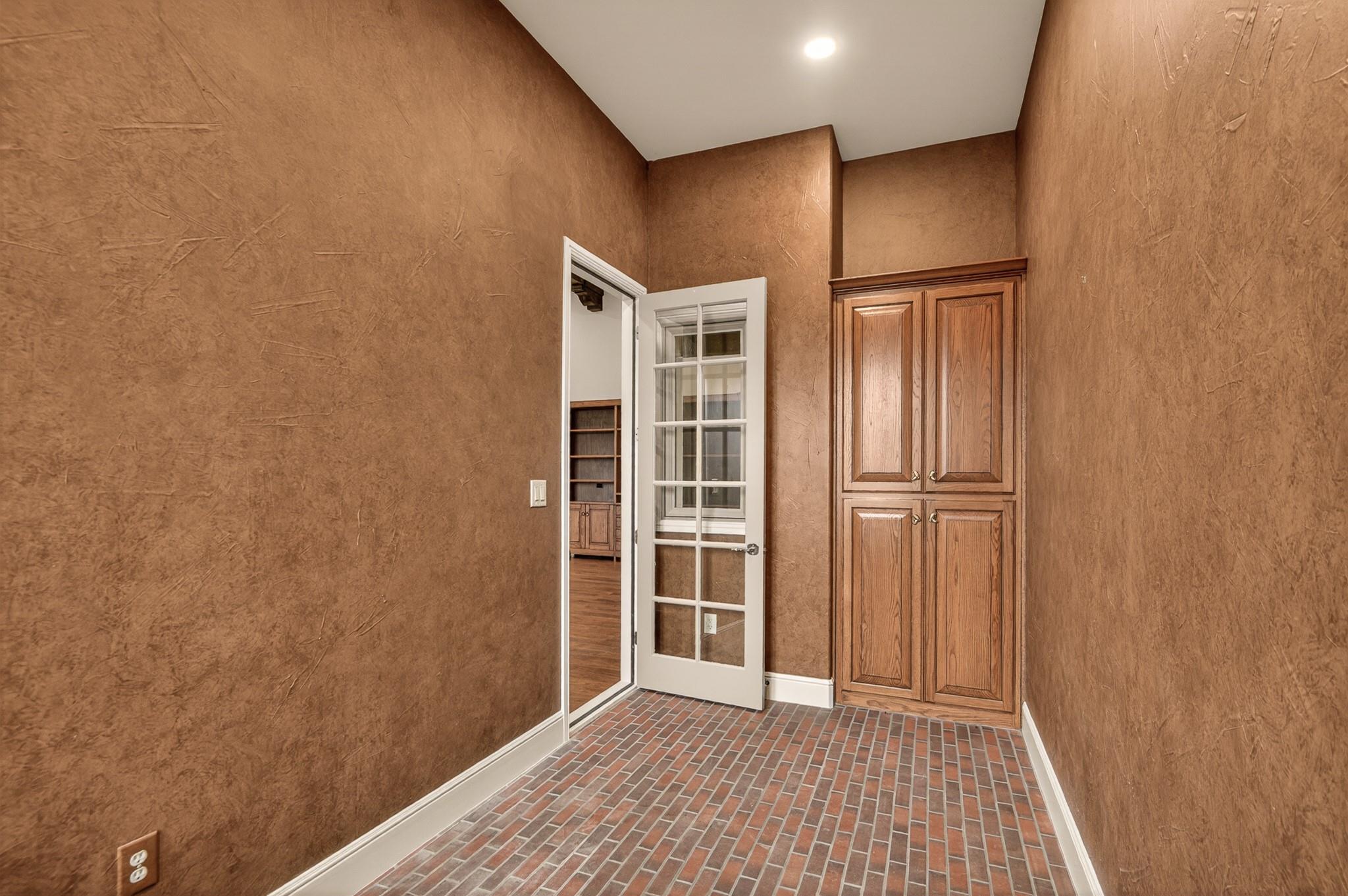 main property photo 25