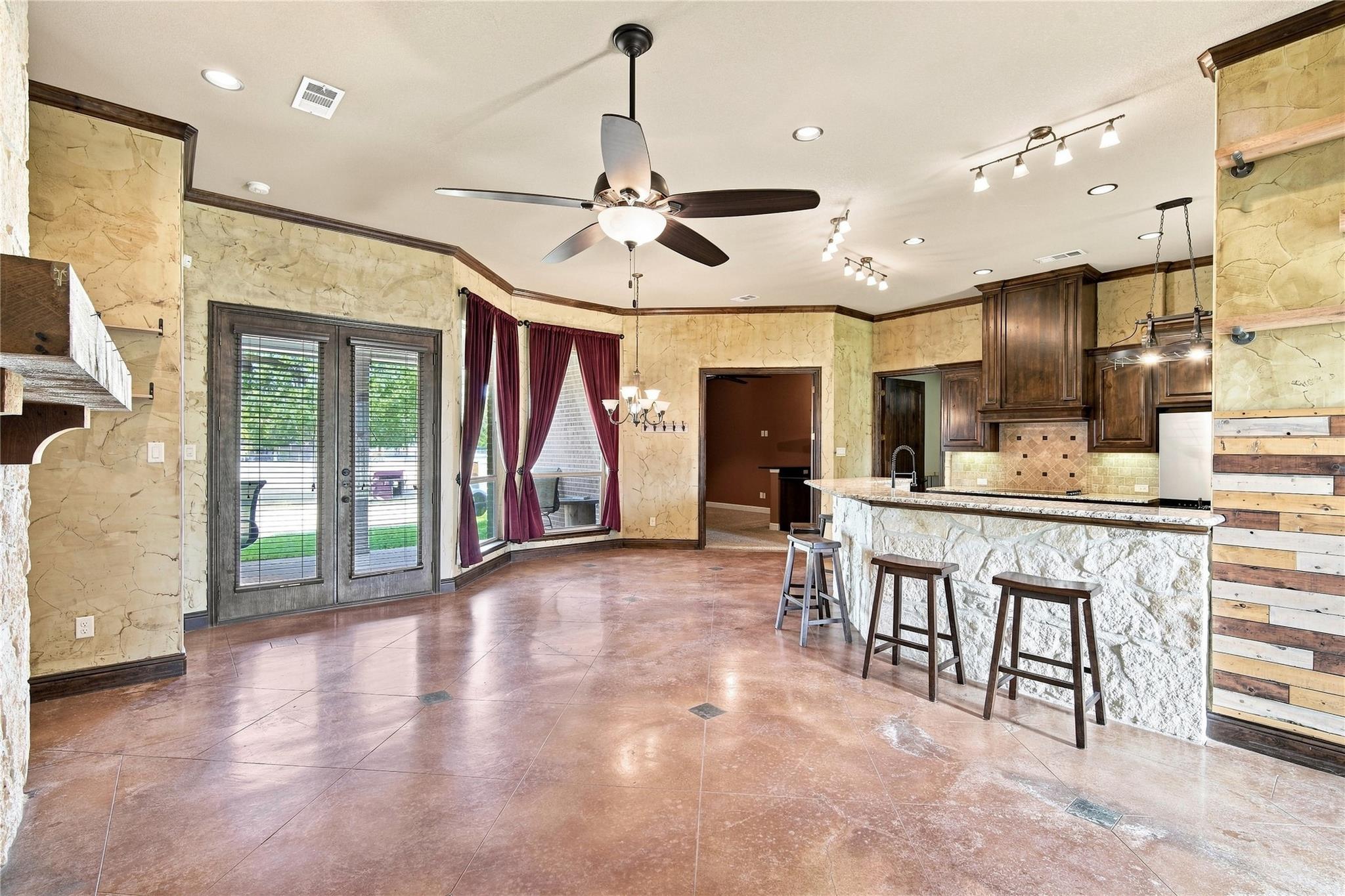 main property photo 18