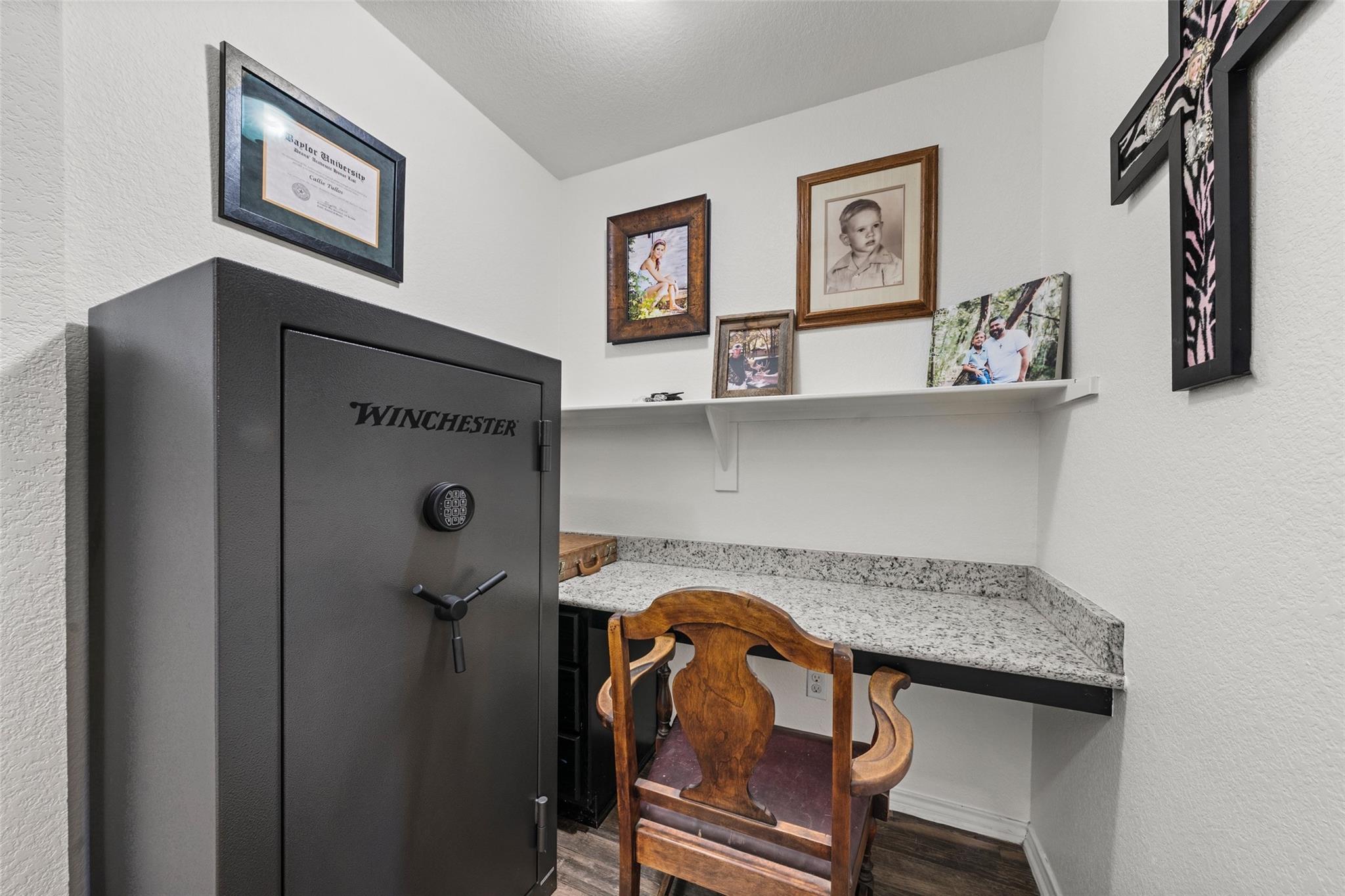 main property photo 13