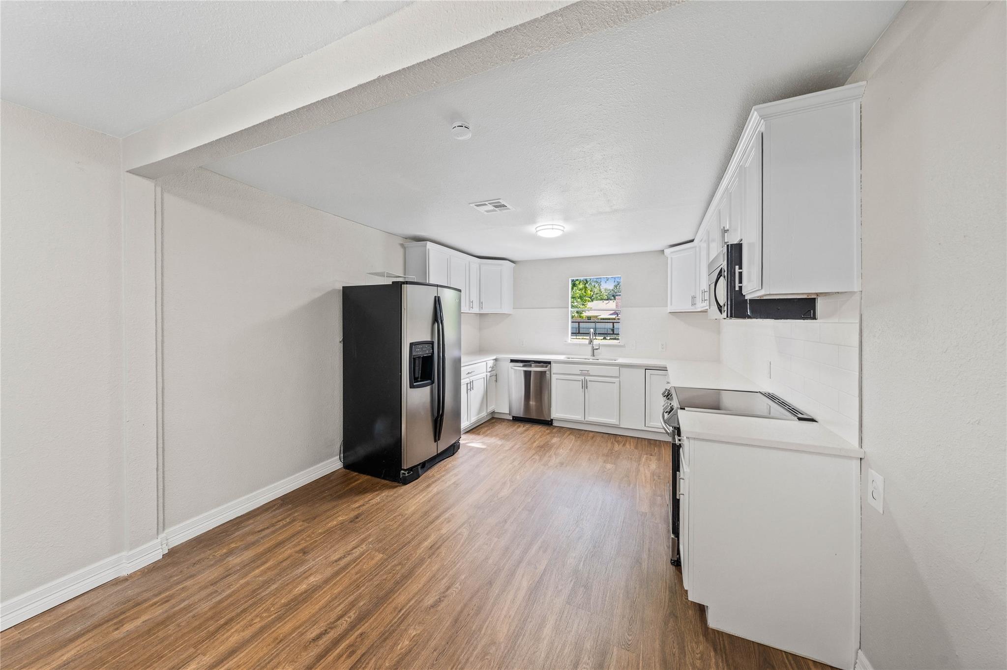 property viewer photo 6