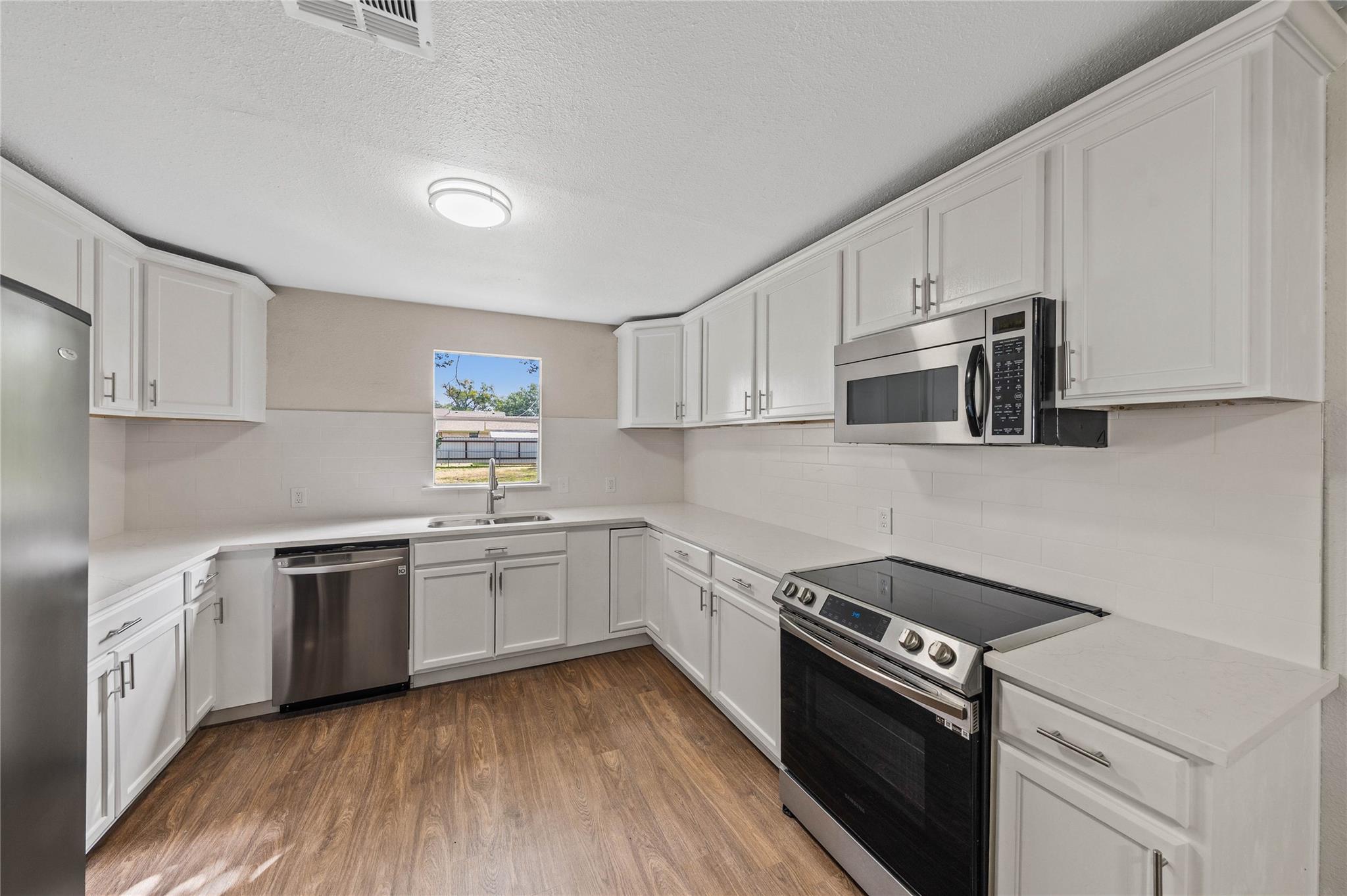 property viewer photo 7
