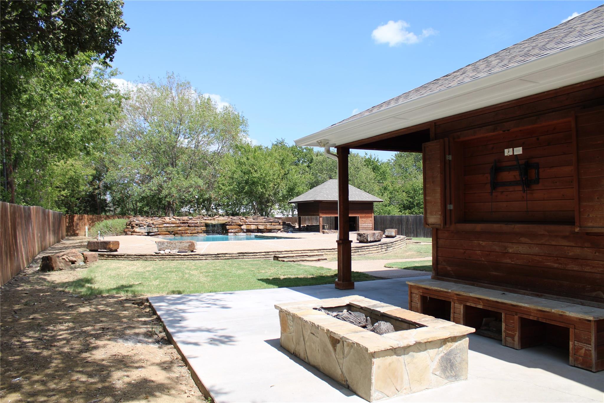 main property photo 15